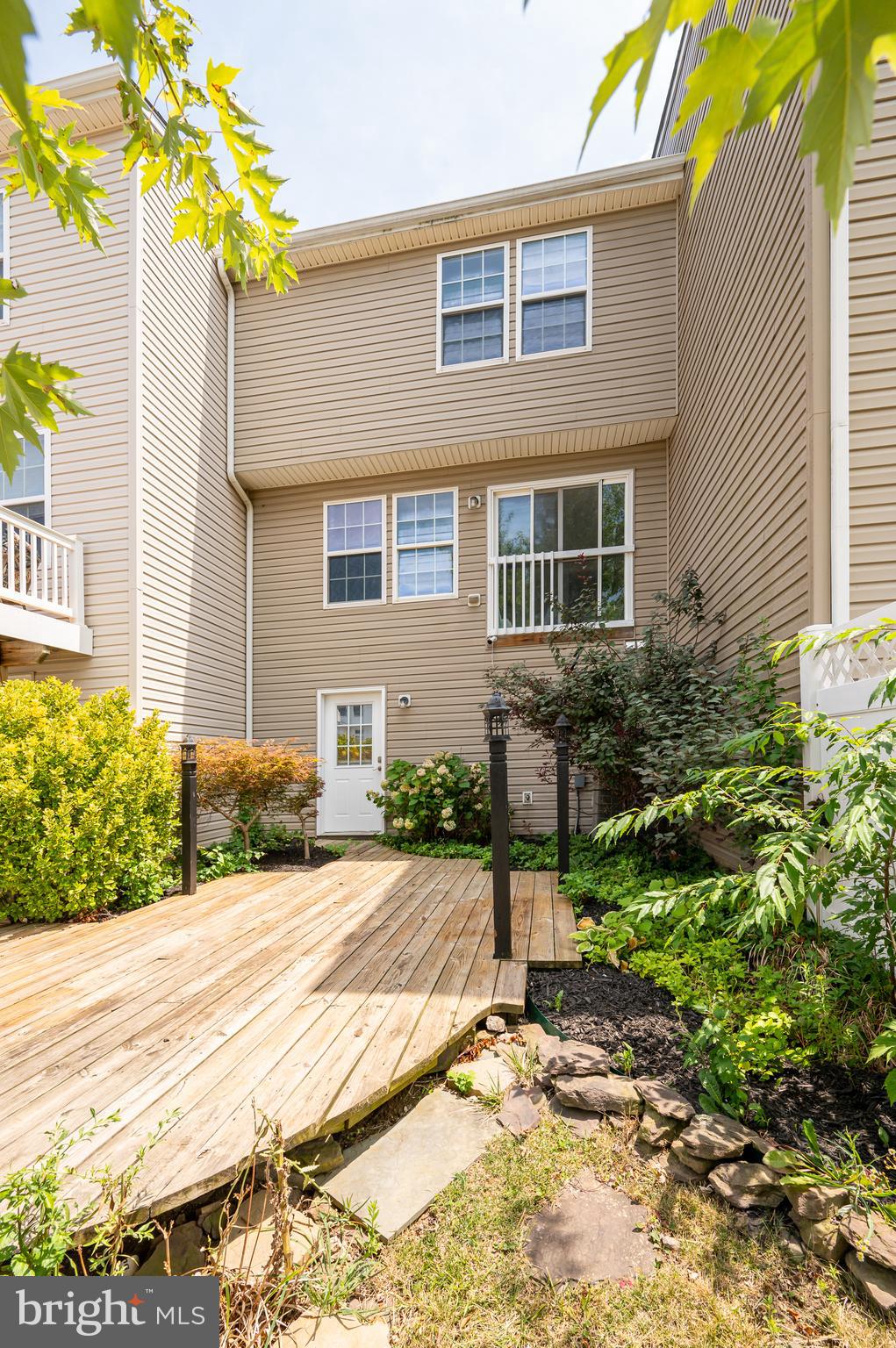 LAKELAND PLACE - Residential Lease