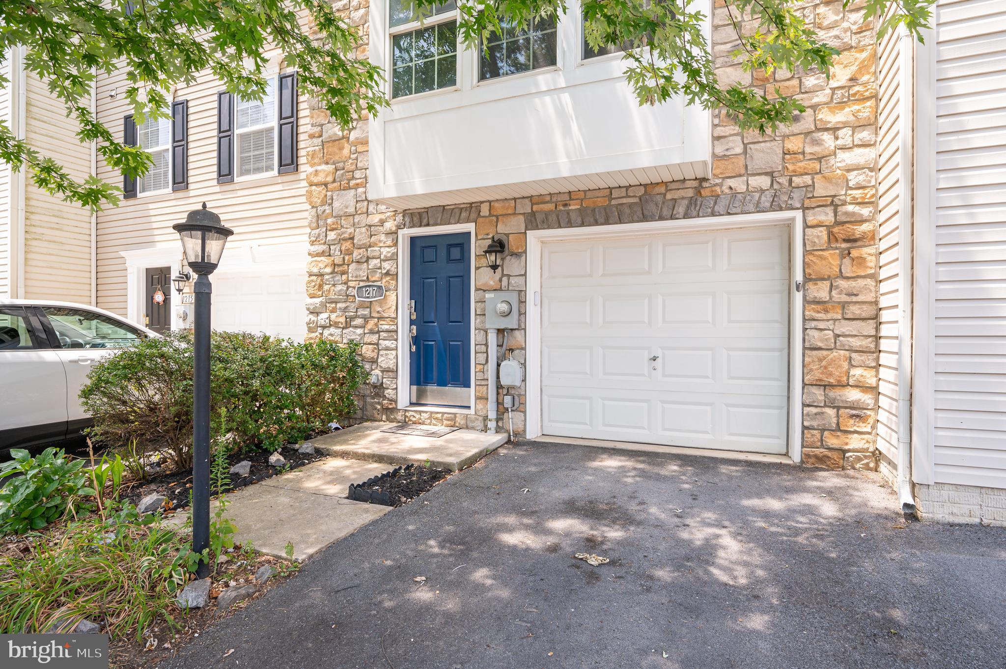 LAKELAND PLACE - Residential Lease