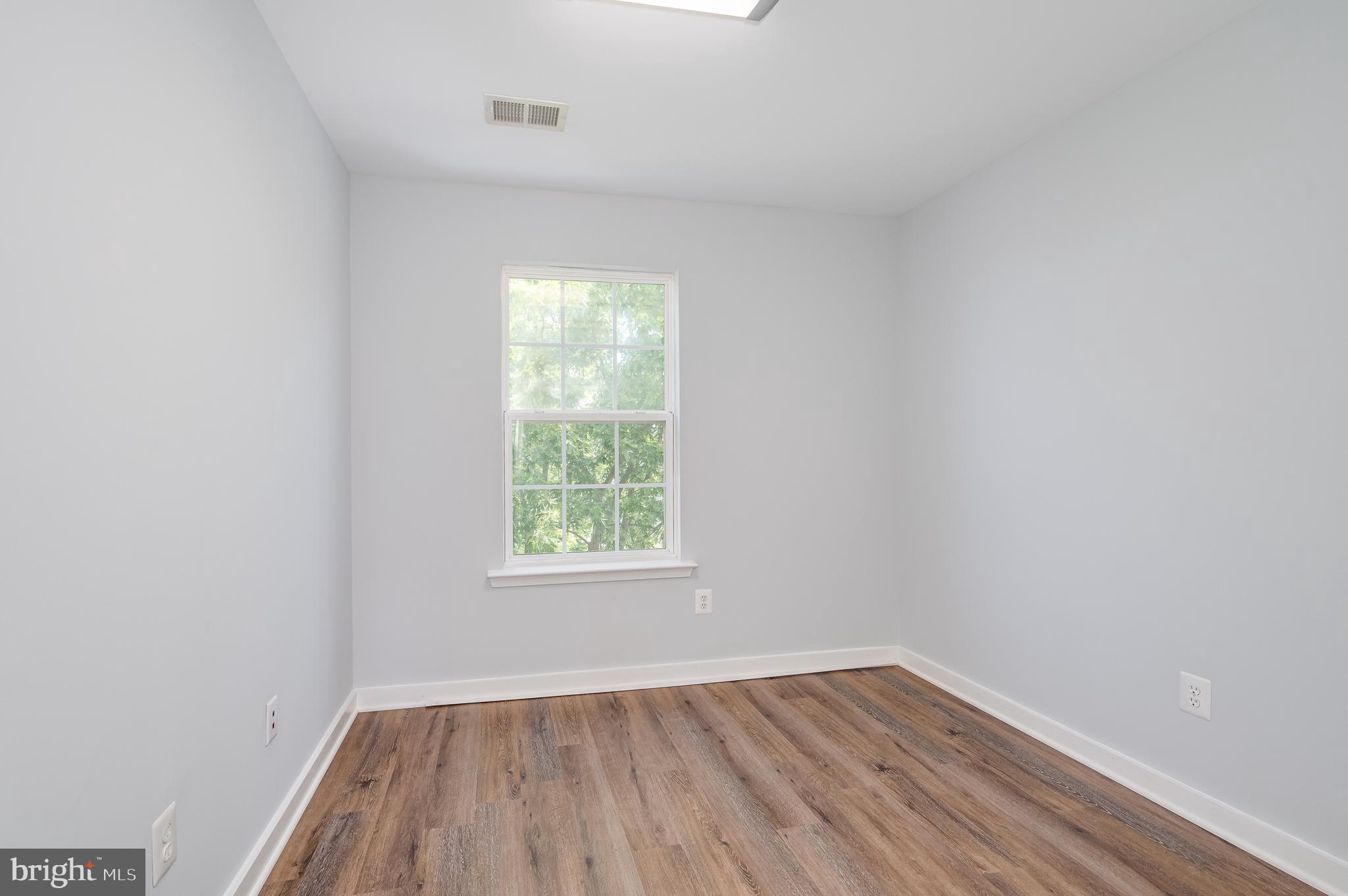 LAKELAND PLACE - Residential Lease