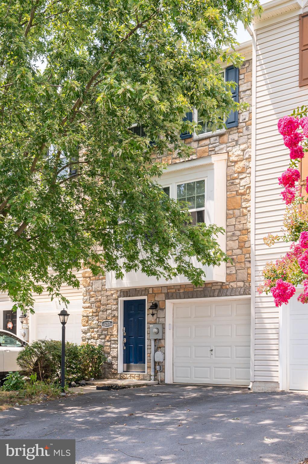 LAKELAND PLACE - Residential Lease