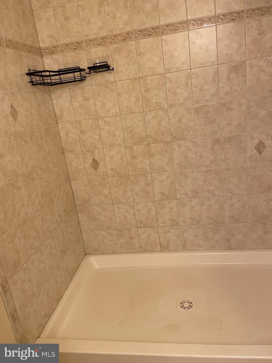 PARKWOOD - Residential Lease