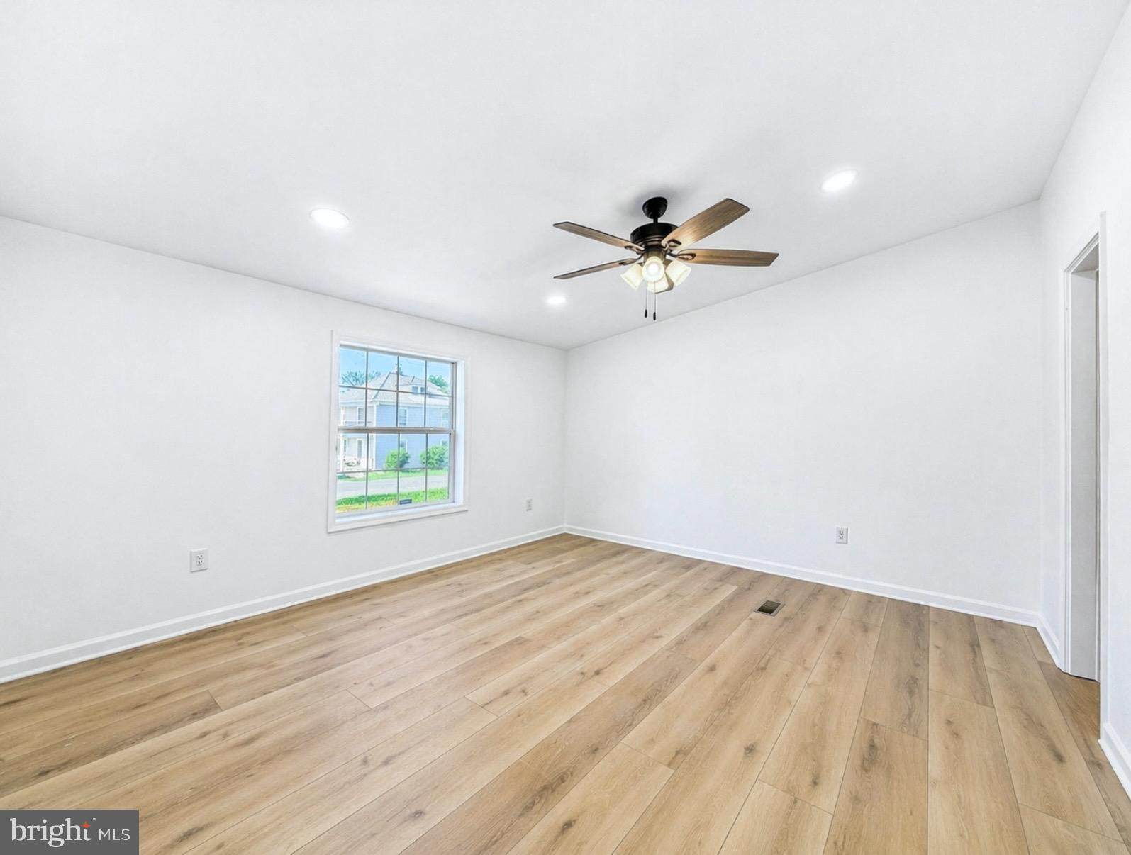 HILLCREST - Residential