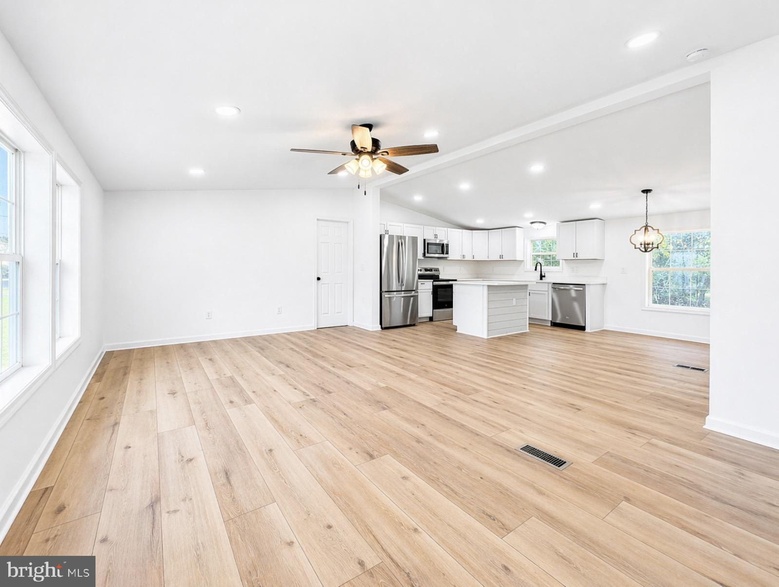 HILLCREST - Residential