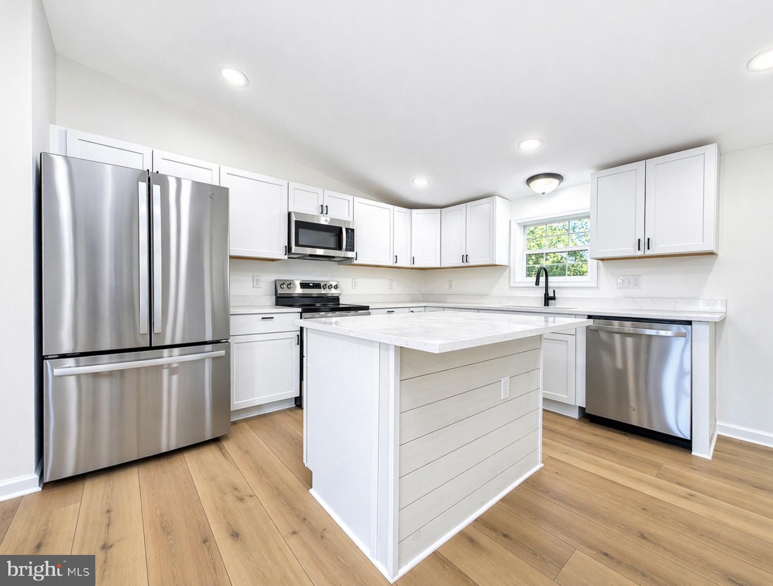 HILLCREST - Residential