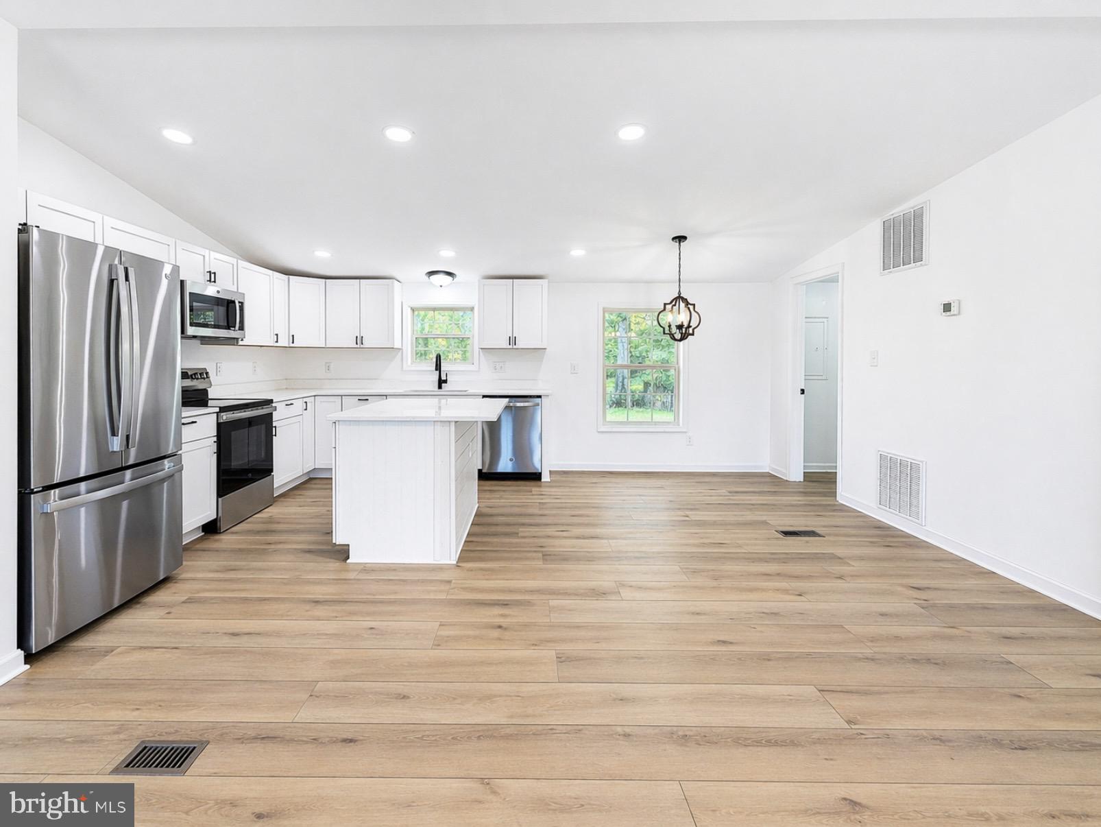 HILLCREST - Residential