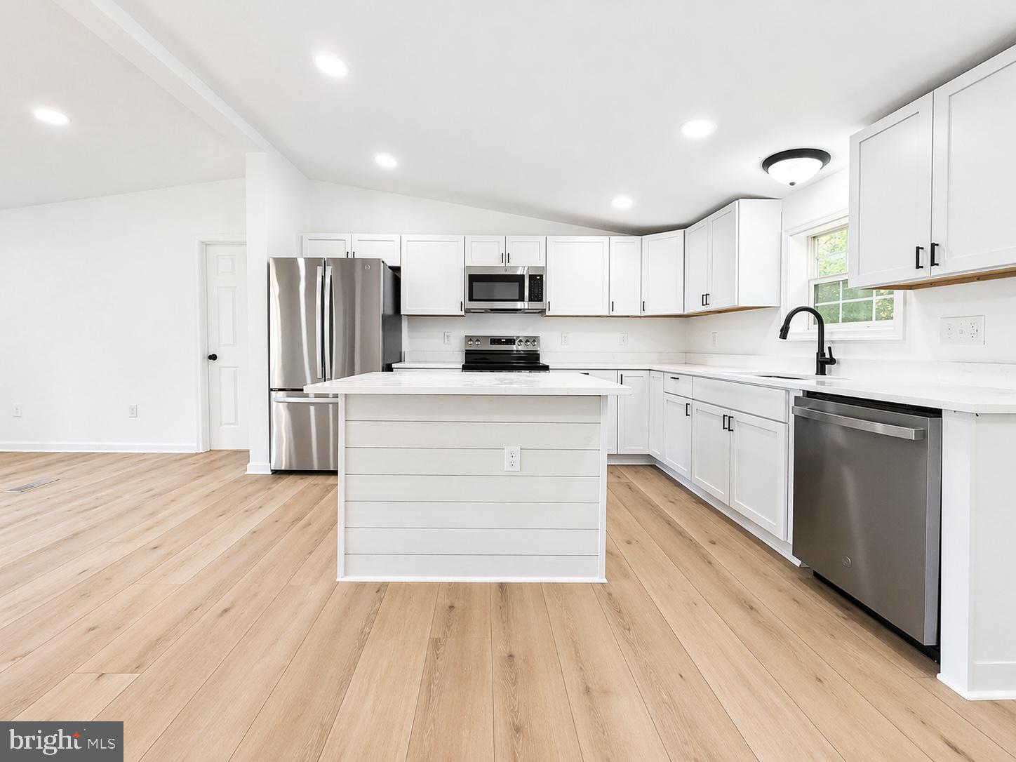 HILLCREST - Residential