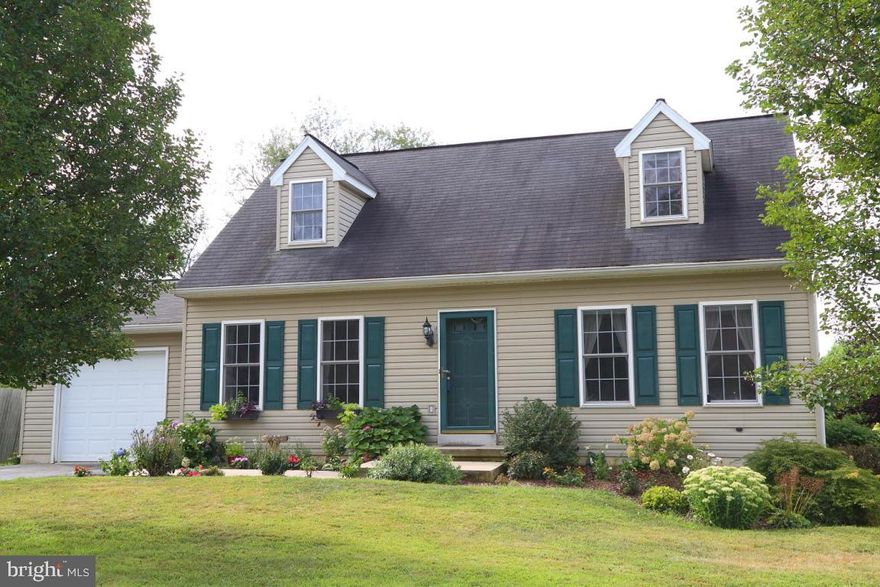 Move-in ready and freshly painted with a first floor master bedroom, family room in the lower level, 4th bedroom or first floor office, glass door to deck and appealing level yard.  Whirlpool bath upstairs with two large bedrooms.  Great neighborhood close to conveniences.