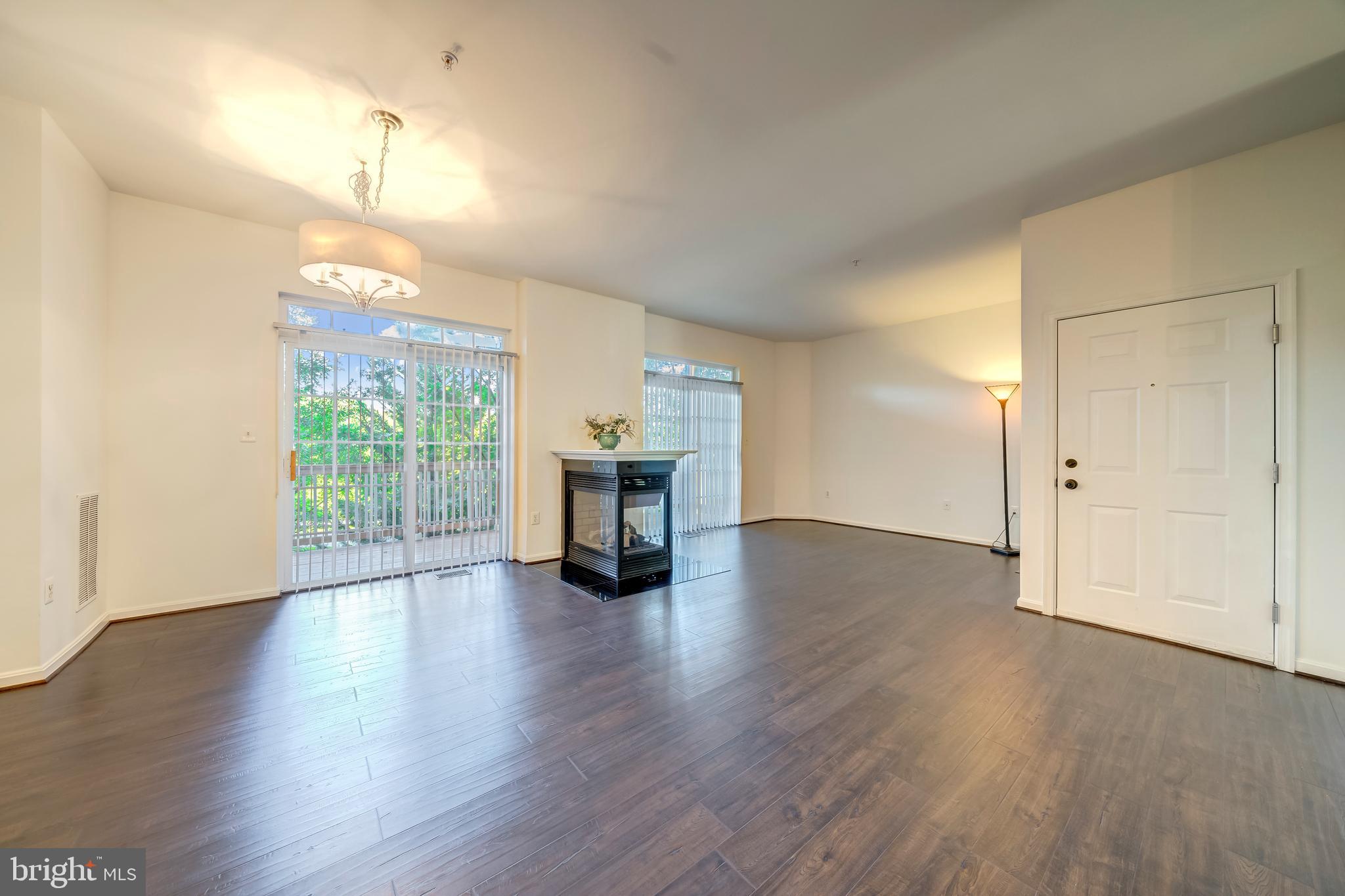 THE COMMONS ON WILLIAM SQUARE - Residential