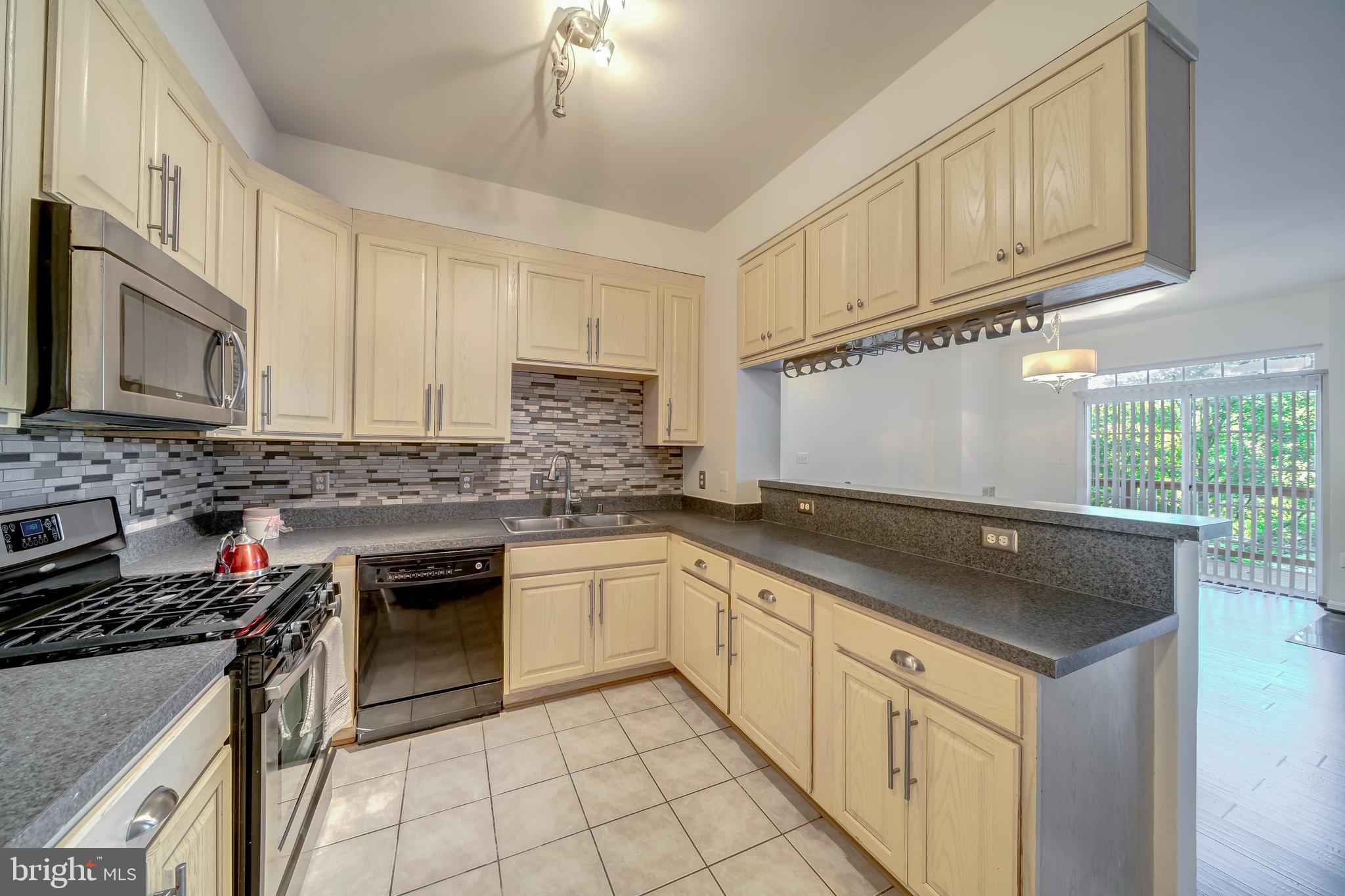 THE COMMONS ON WILLIAM SQUARE - Residential