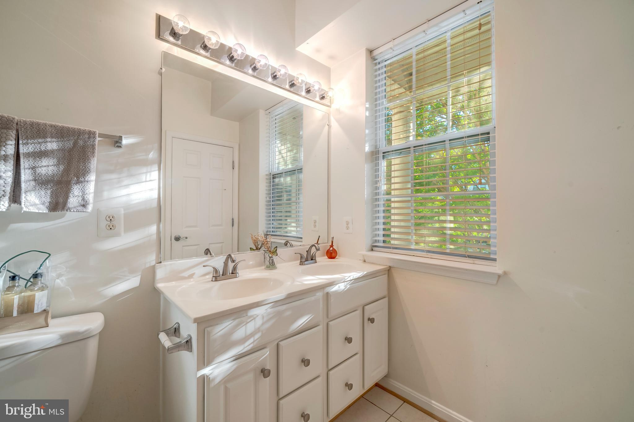 THE COMMONS ON WILLIAM SQUARE - Residential