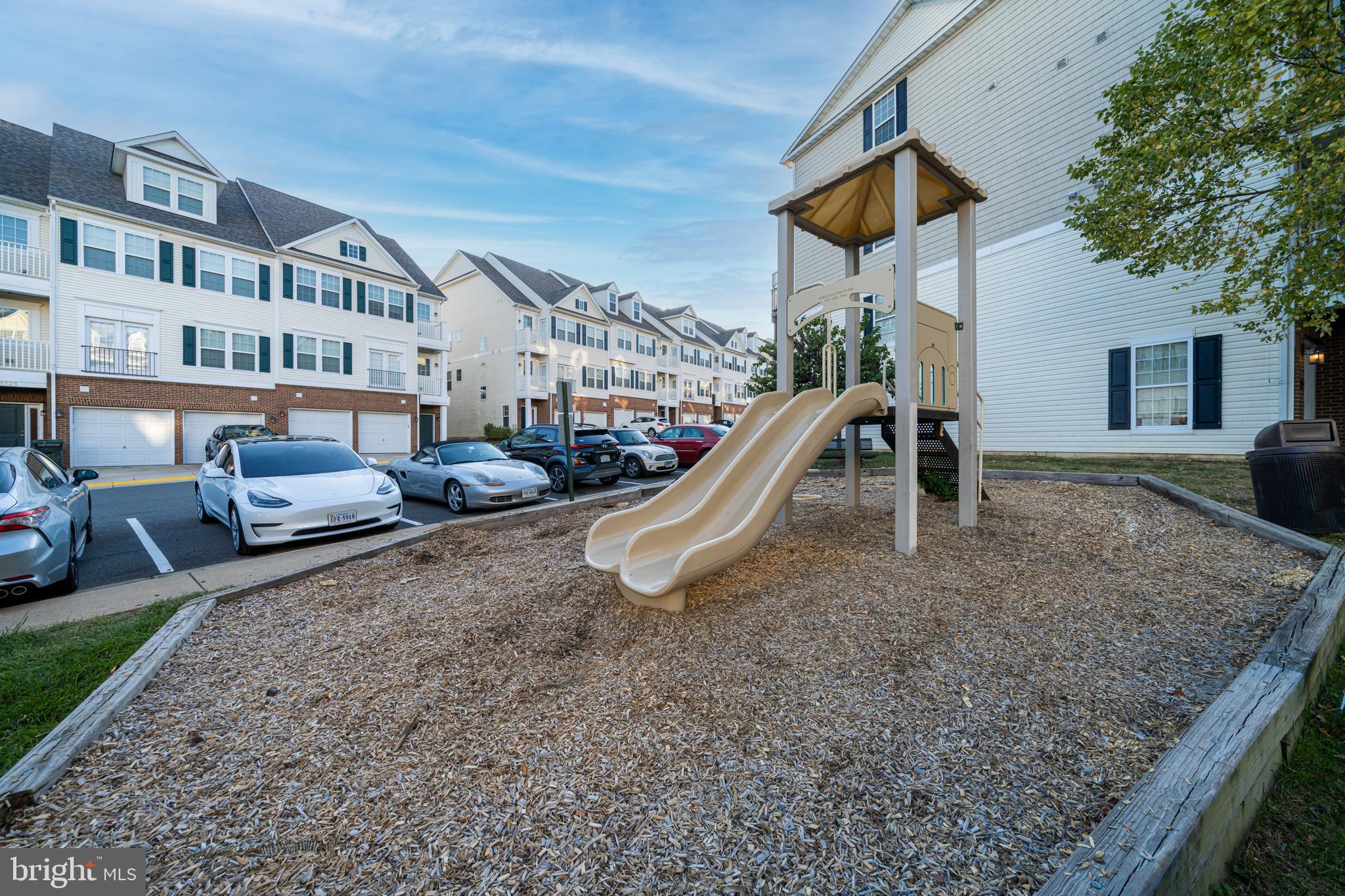 THE COMMONS ON WILLIAM SQUARE - Residential