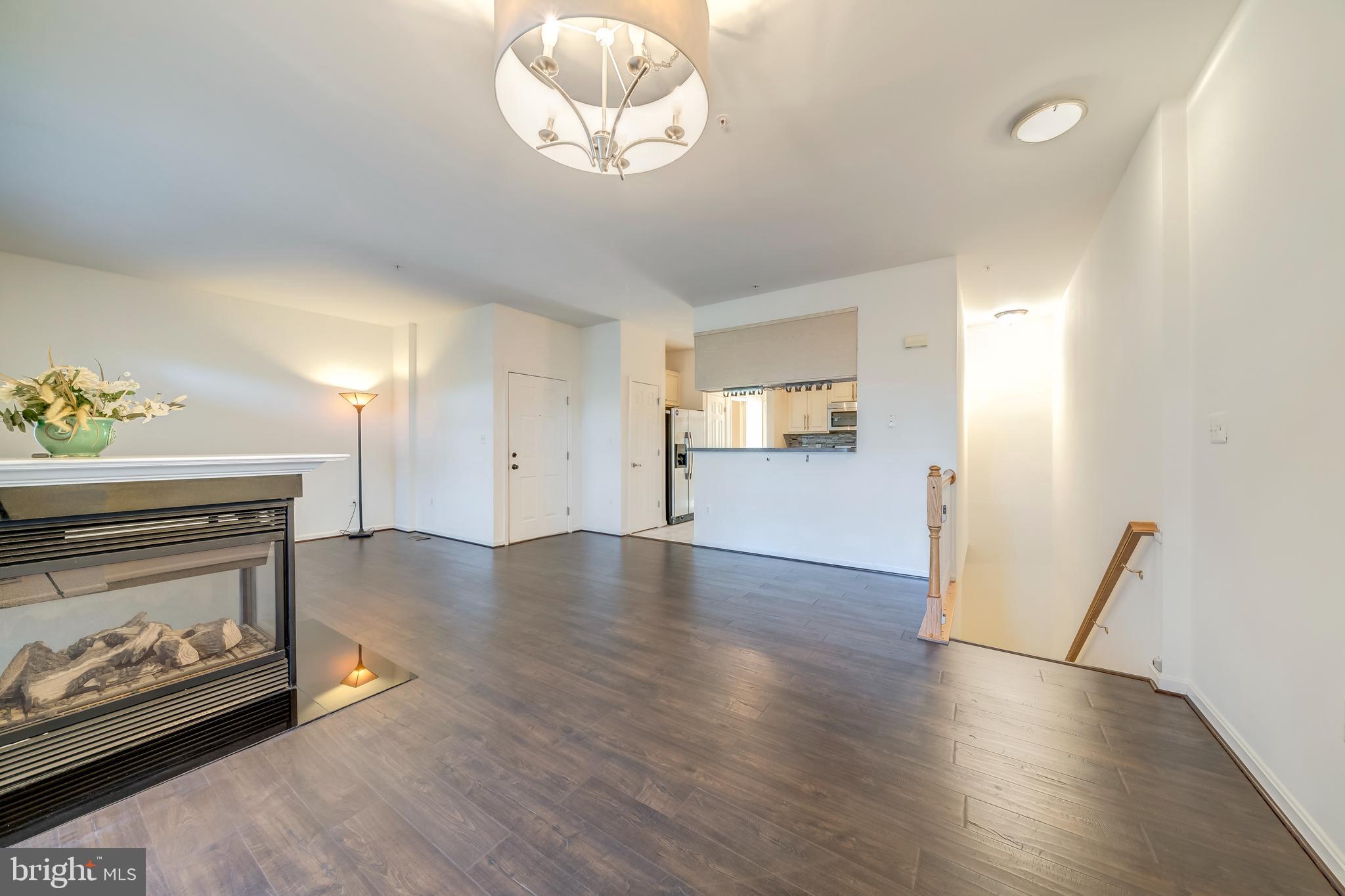 THE COMMONS ON WILLIAM SQUARE - Residential