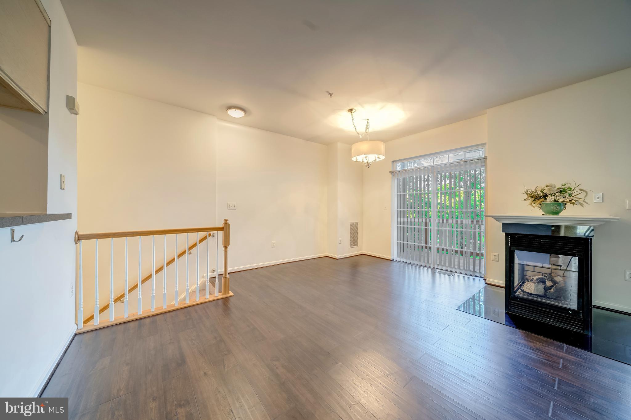 THE COMMONS ON WILLIAM SQUARE - Residential