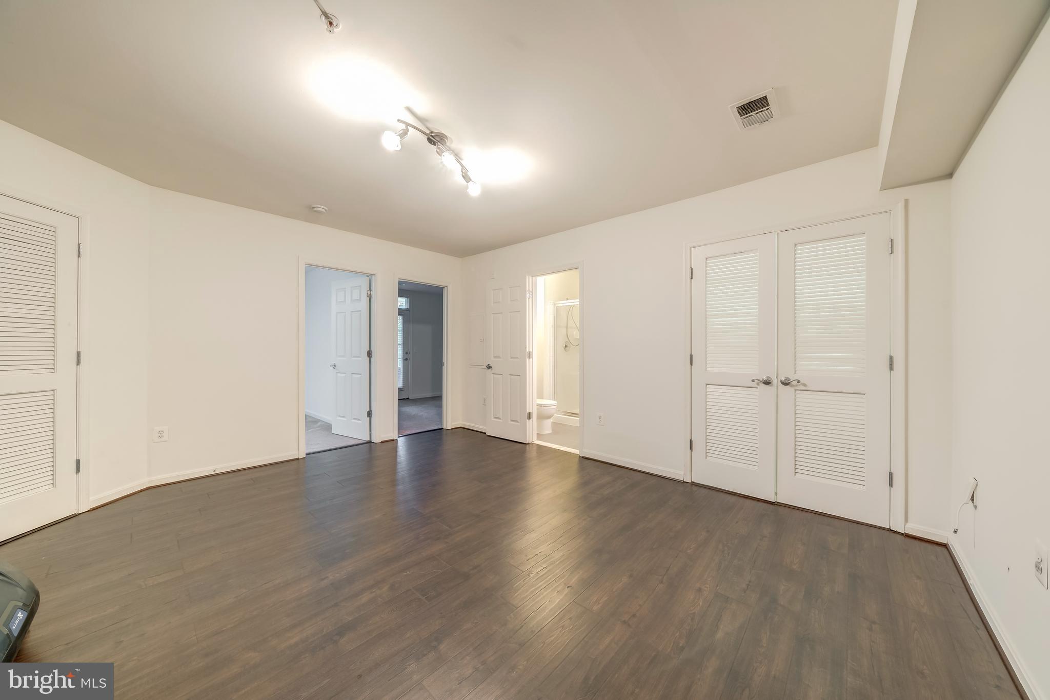 THE COMMONS ON WILLIAM SQUARE - Residential