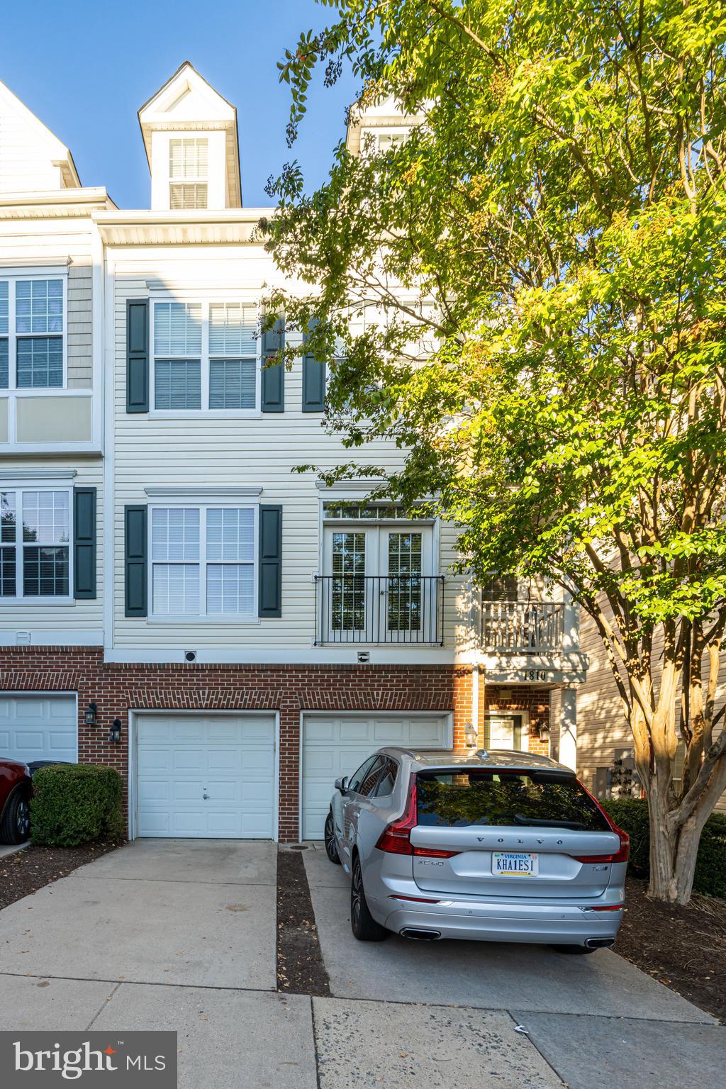 THE COMMONS ON WILLIAM SQUARE - Residential