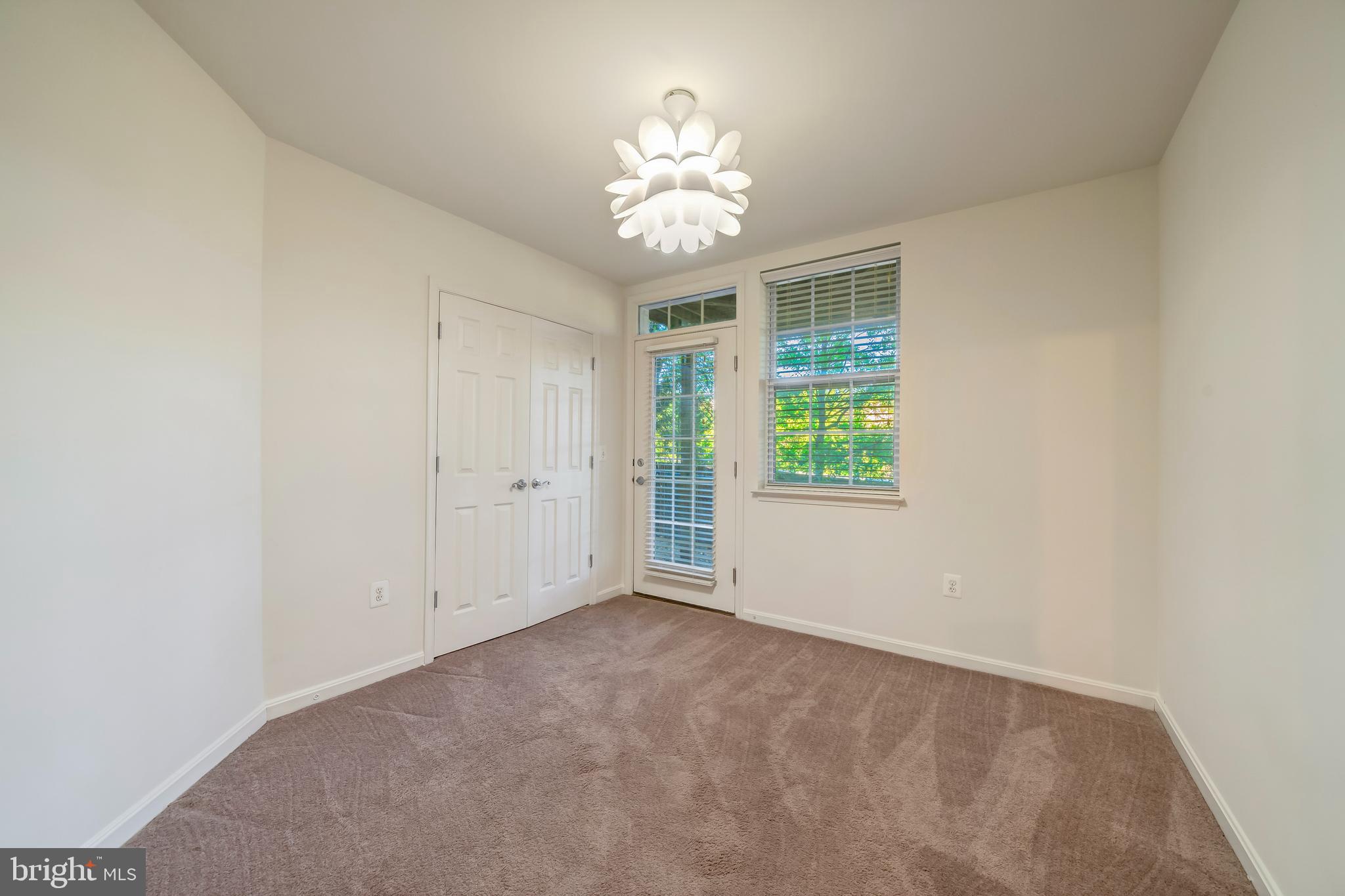 THE COMMONS ON WILLIAM SQUARE - Residential