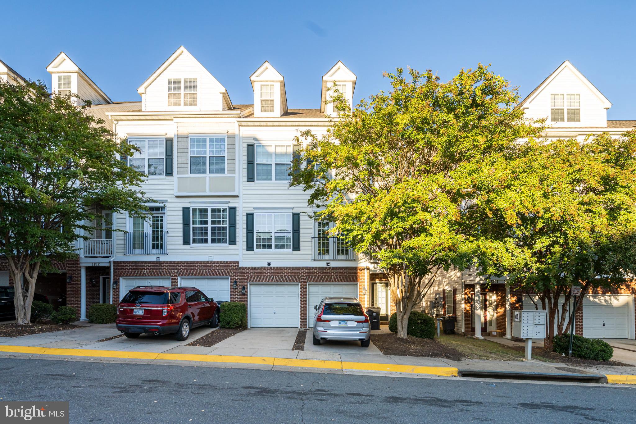 THE COMMONS ON WILLIAM SQUARE - Residential