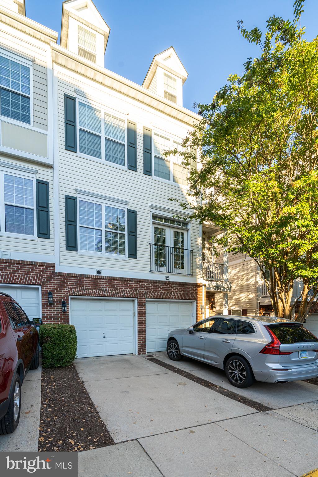 THE COMMONS ON WILLIAM SQUARE - Residential