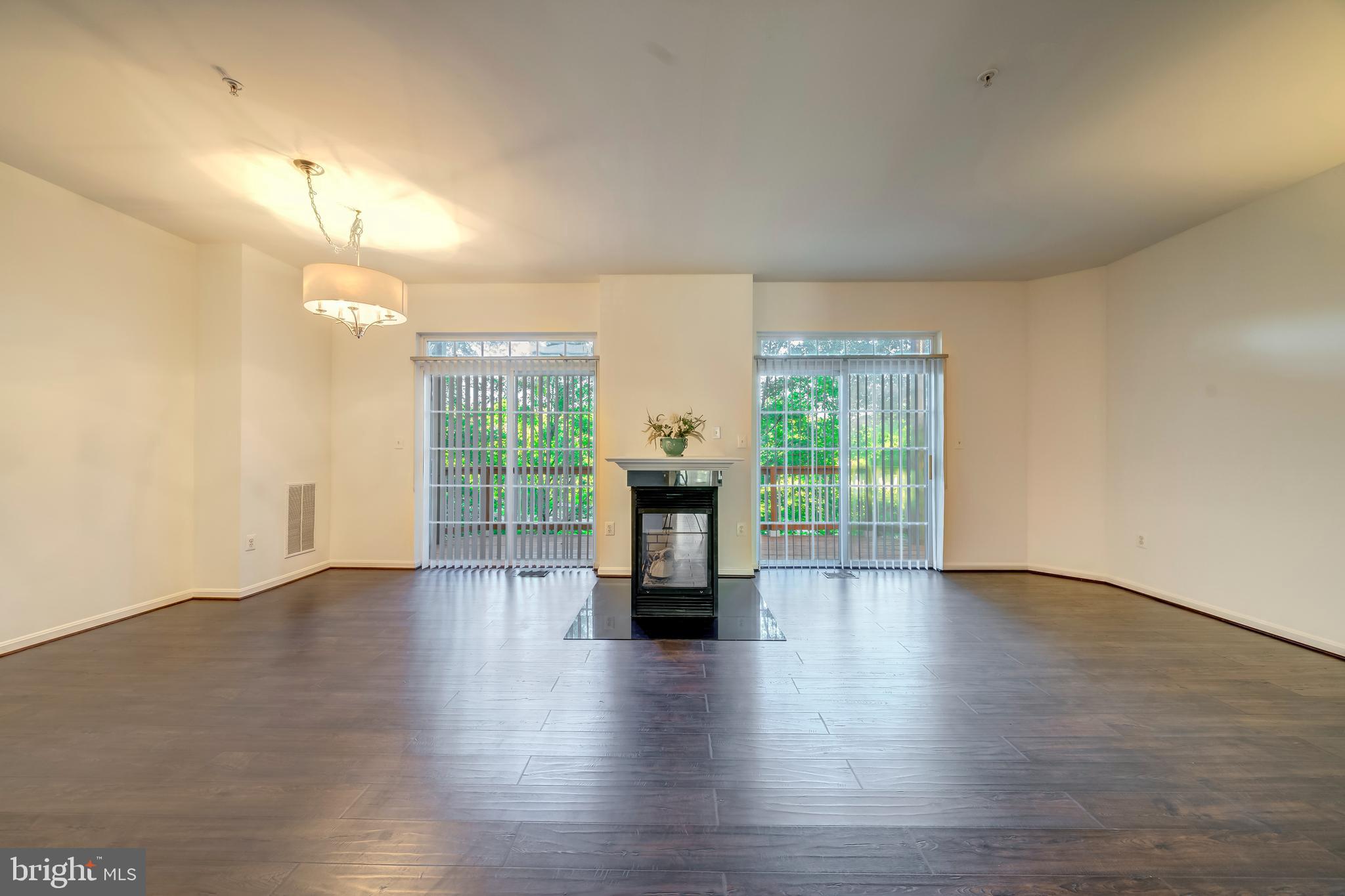 THE COMMONS ON WILLIAM SQUARE - Residential