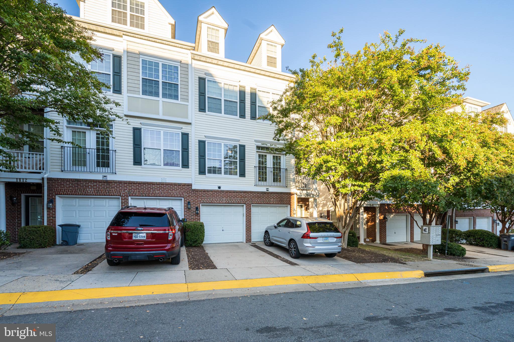 THE COMMONS ON WILLIAM SQUARE - Residential