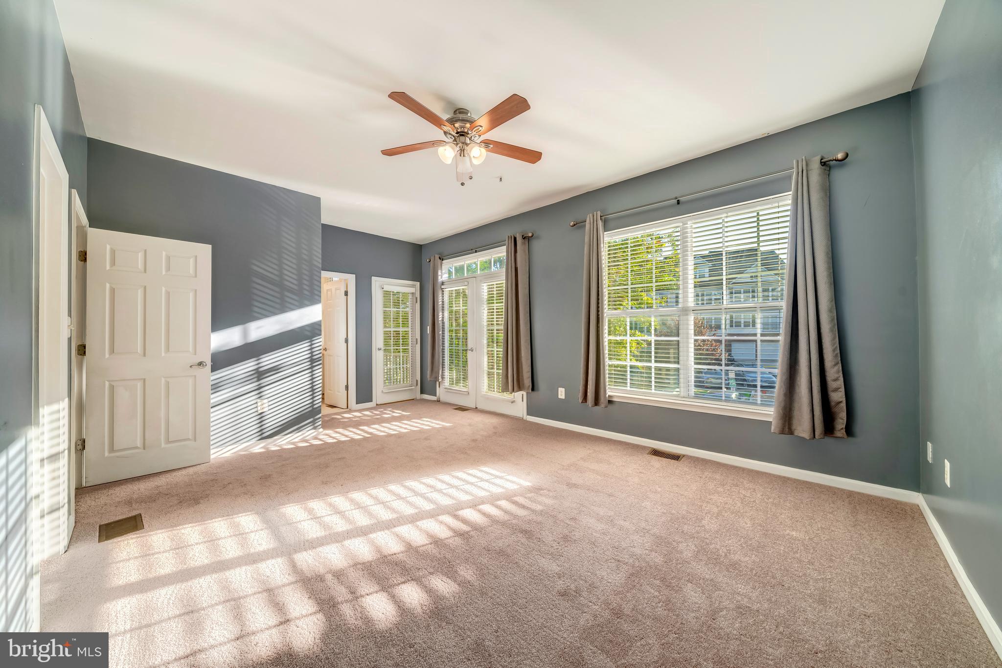 THE COMMONS ON WILLIAM SQUARE - Residential