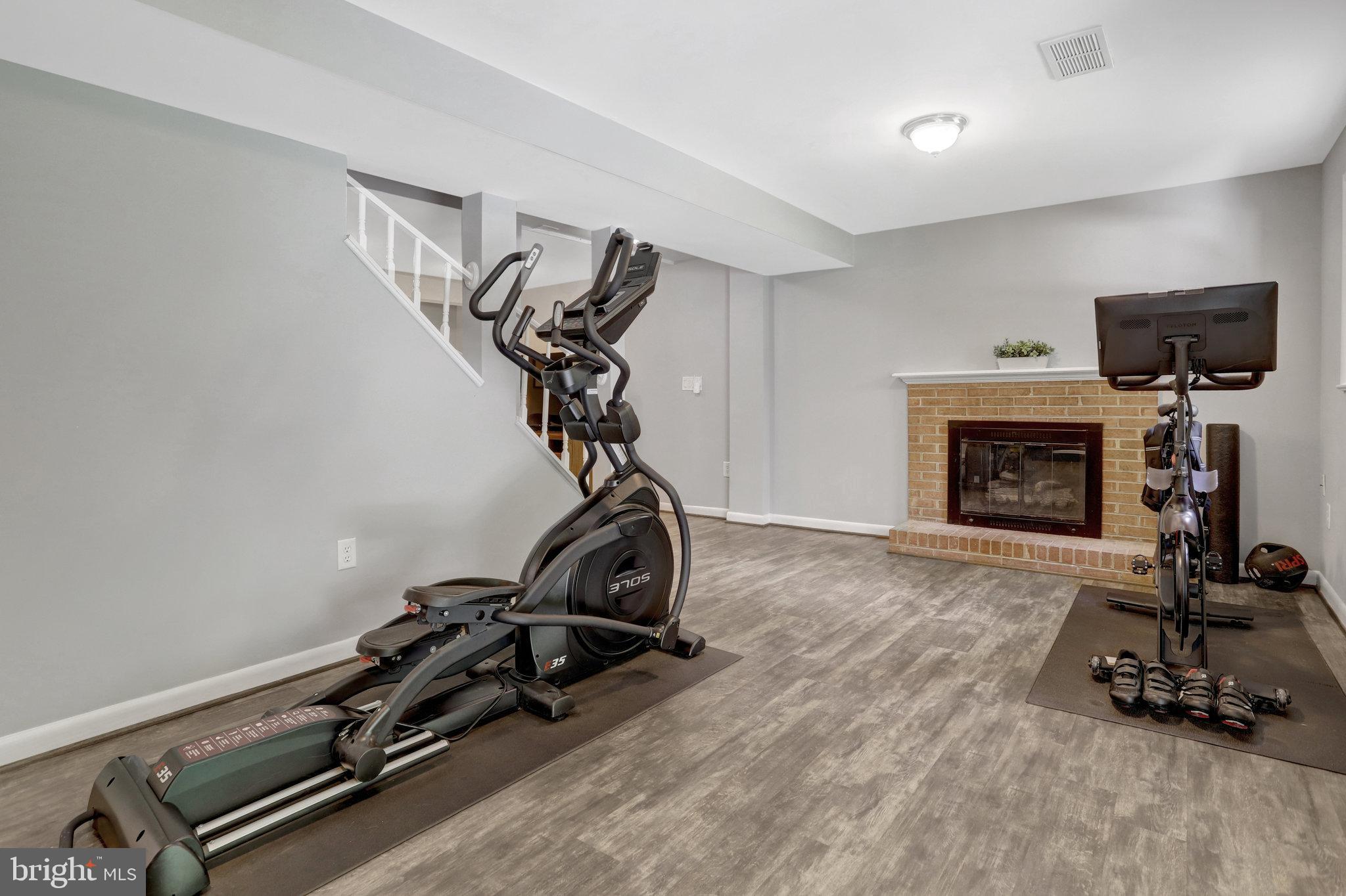 HAYFIELD FARM - Residential