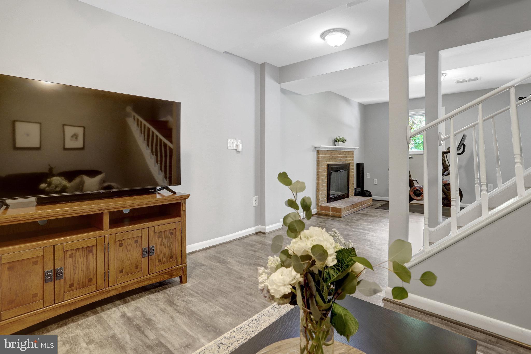 HAYFIELD FARM - Residential