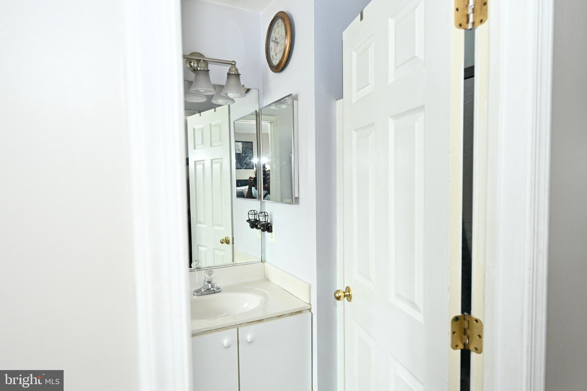 CARROLLWOOD MANOR - Residential