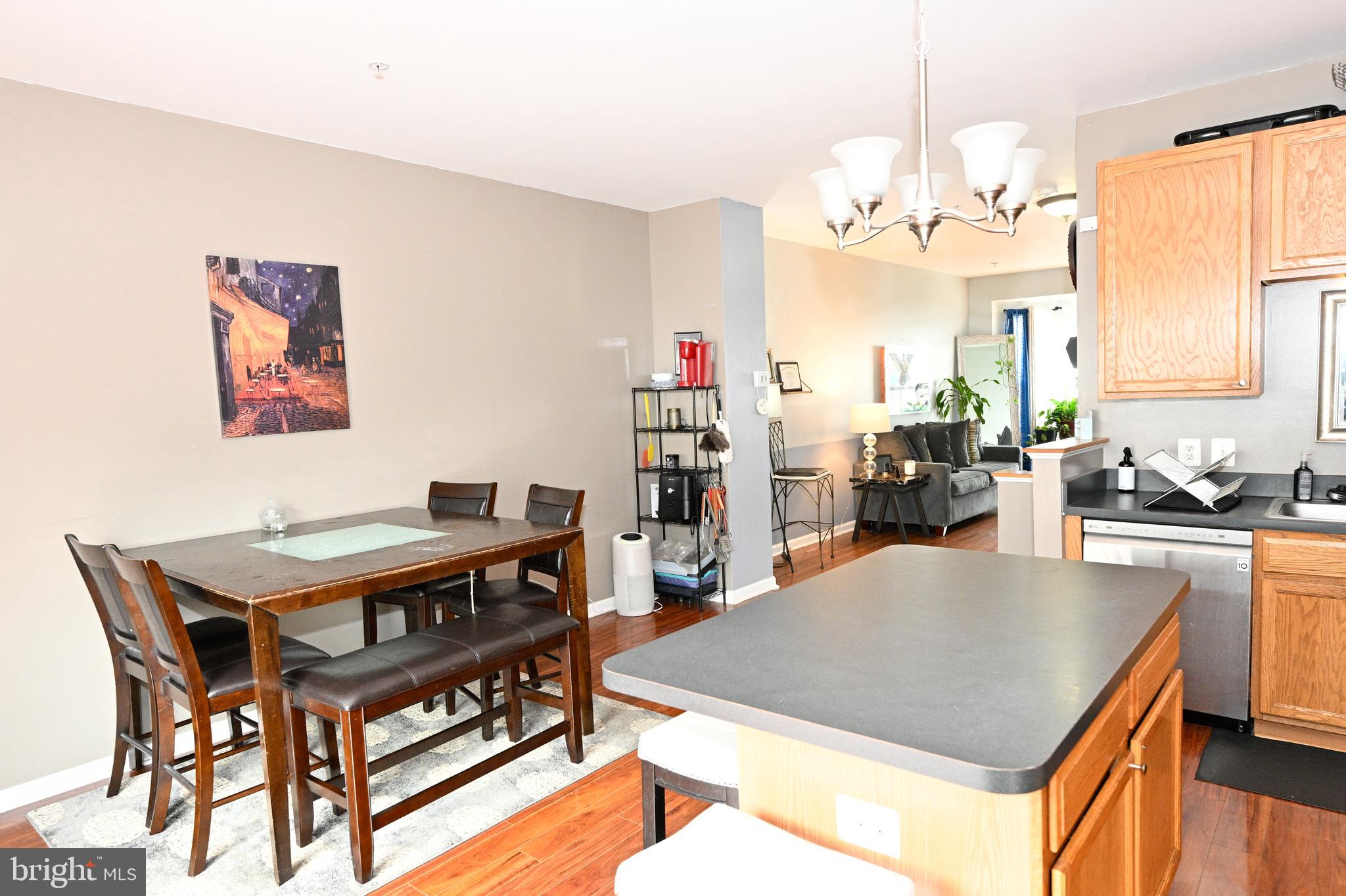 CARROLLWOOD MANOR - Residential