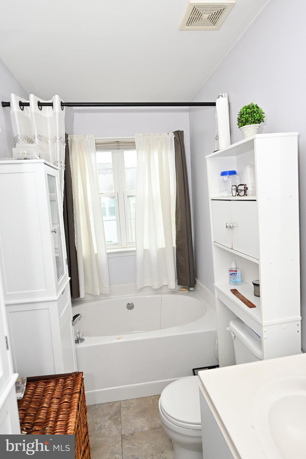 CARROLLWOOD MANOR - Residential