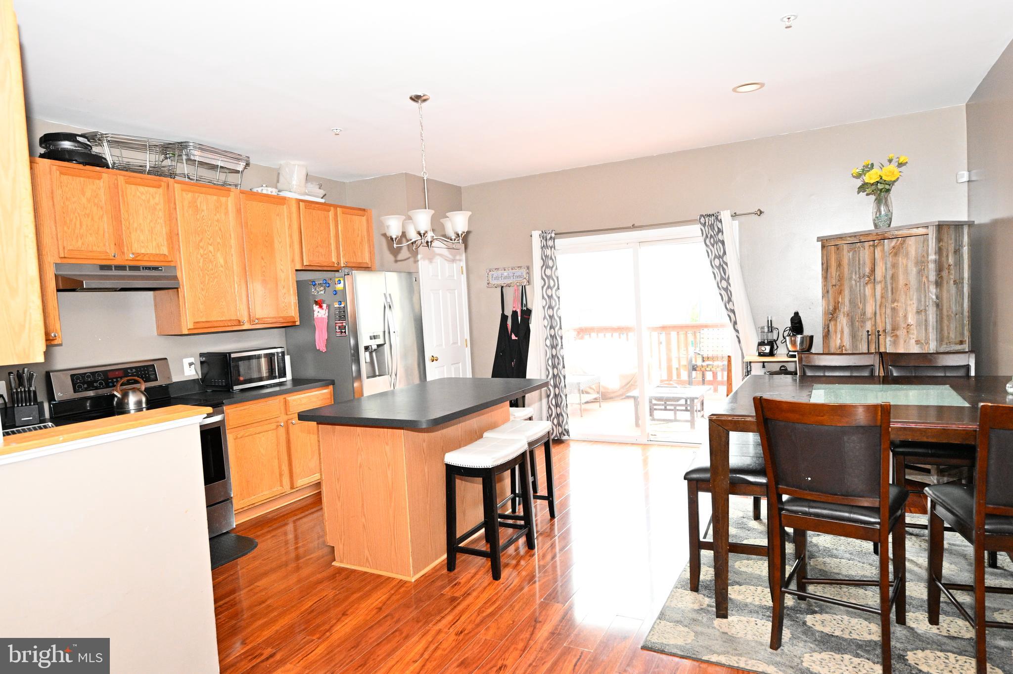 CARROLLWOOD MANOR - Residential