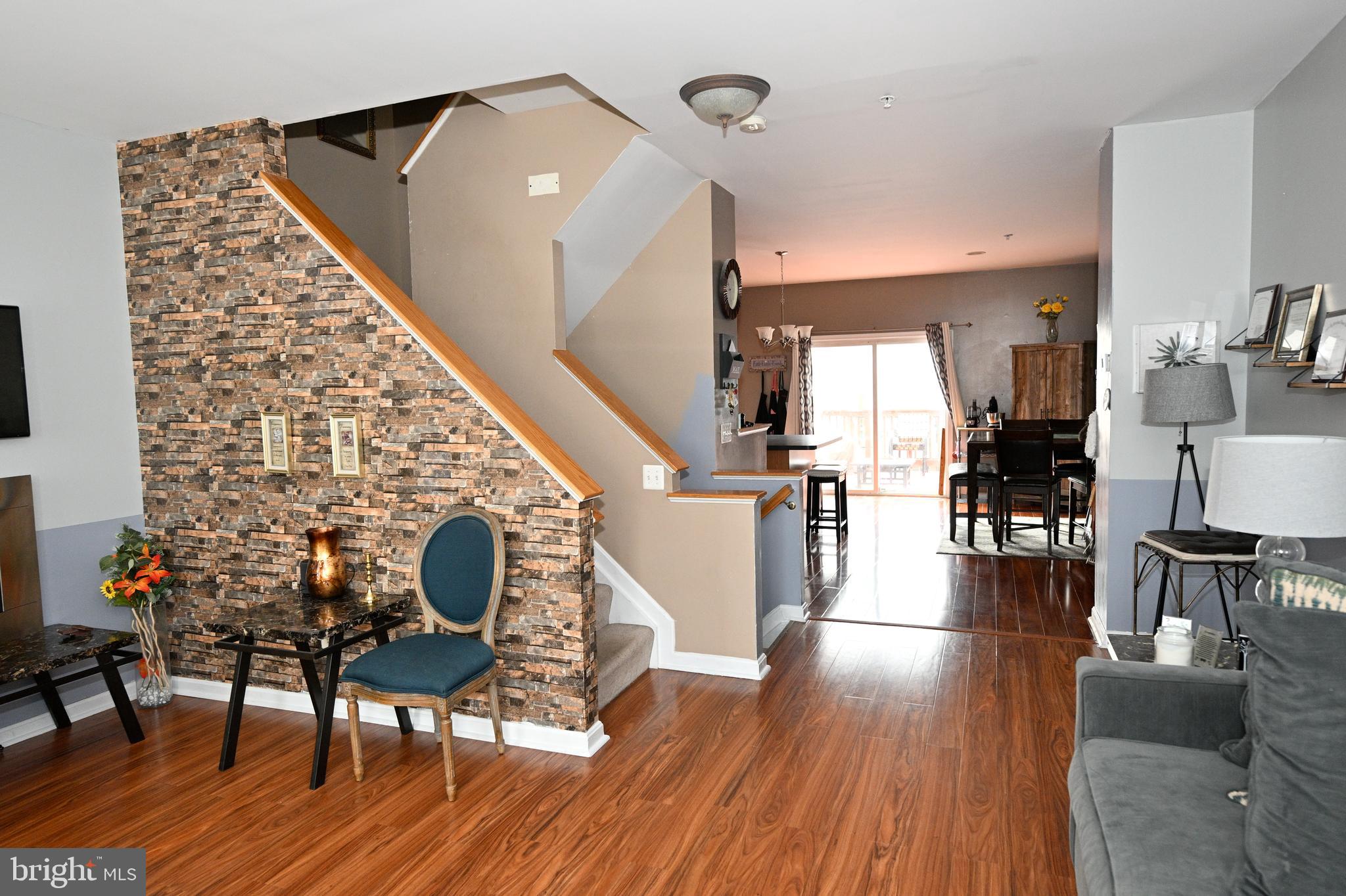 CARROLLWOOD MANOR - Residential