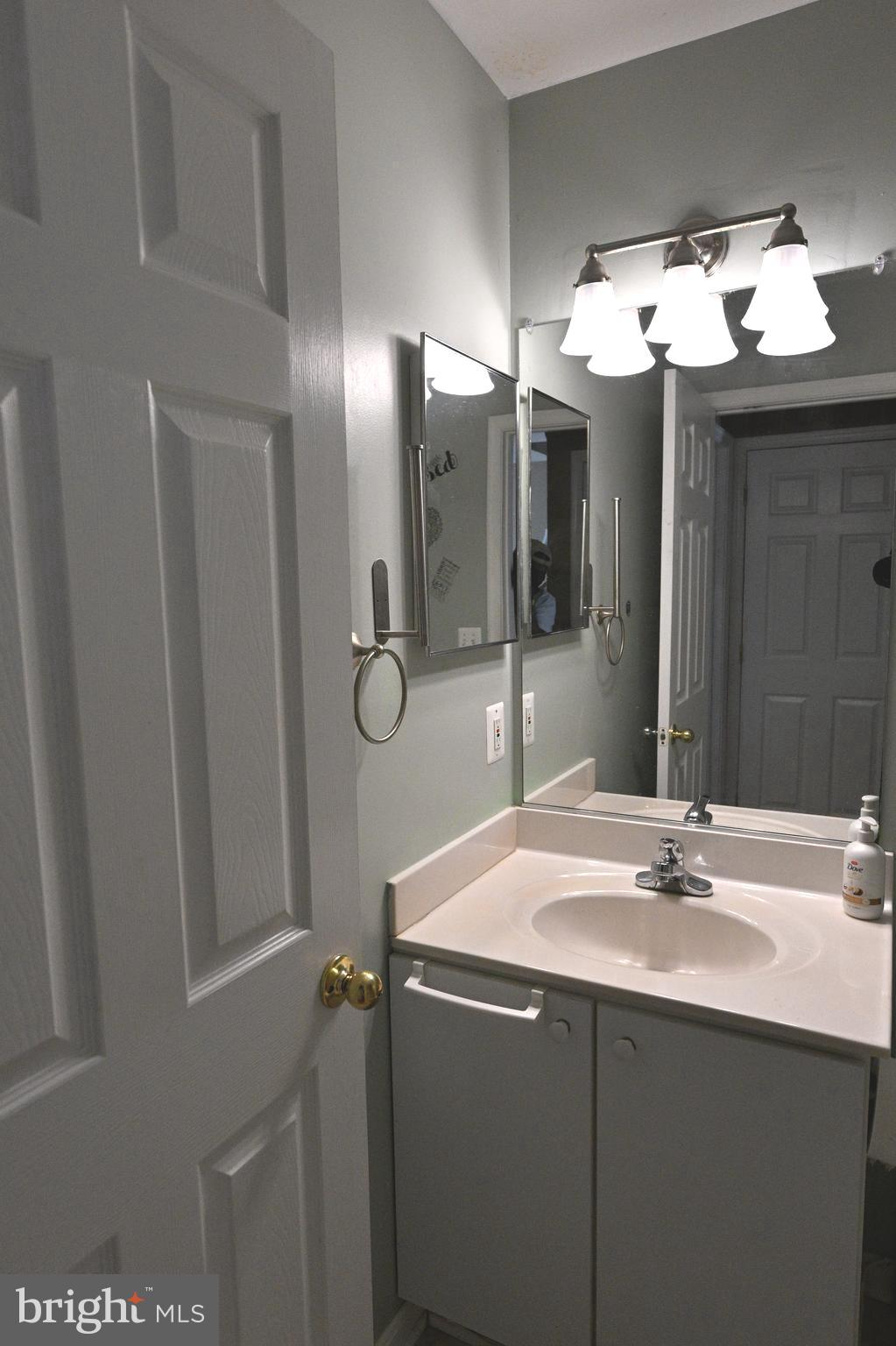 CARROLLWOOD MANOR - Residential