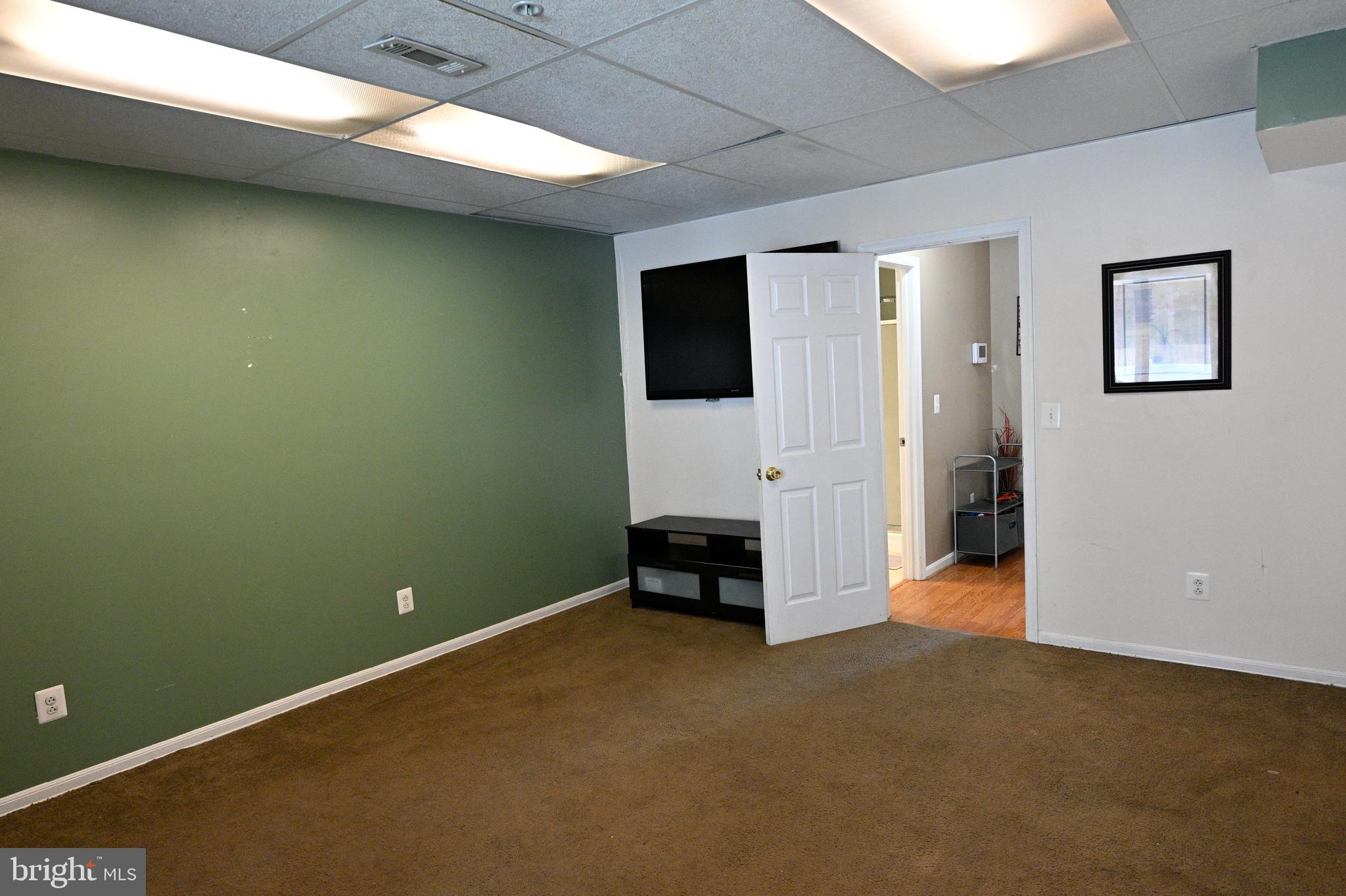 CARROLLWOOD MANOR - Residential