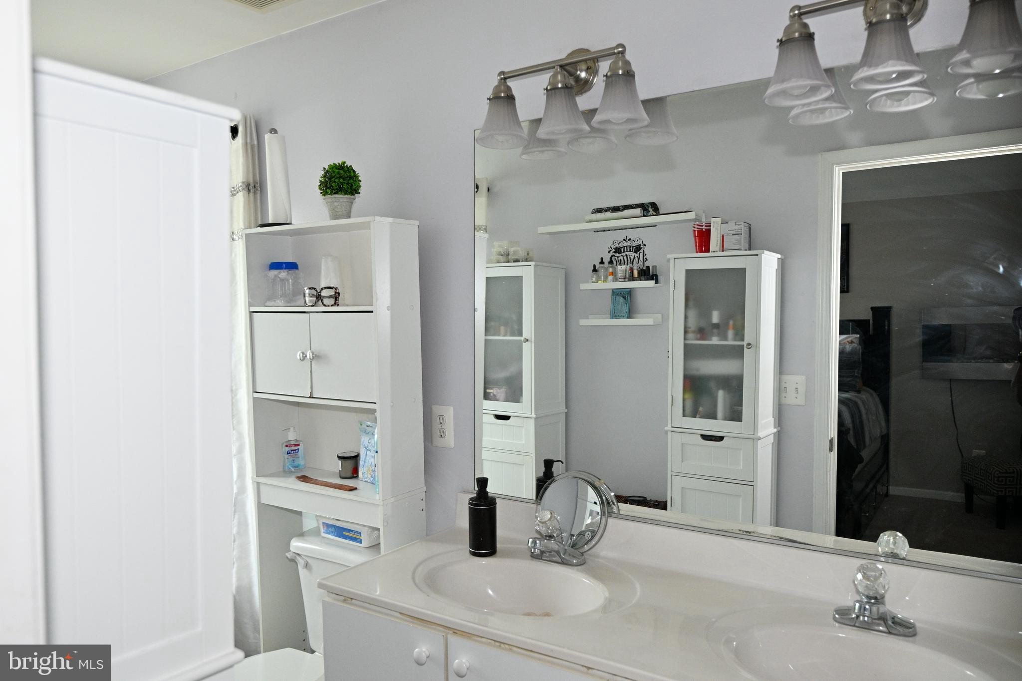 CARROLLWOOD MANOR - Residential