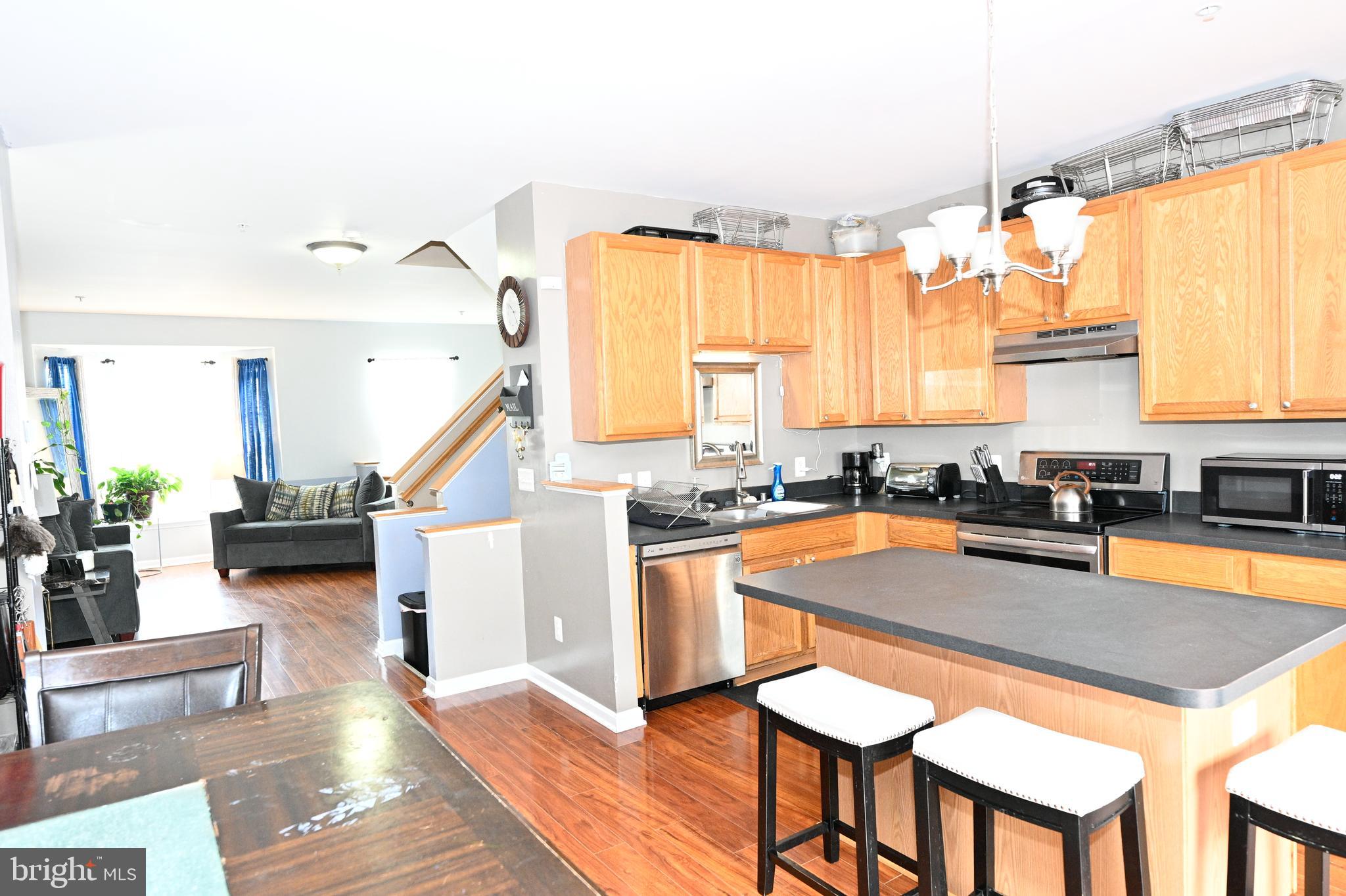 CARROLLWOOD MANOR - Residential