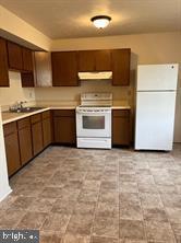 LAKERIDGE - Residential Lease