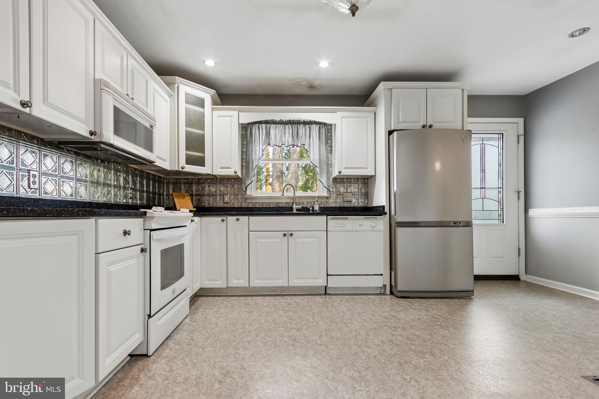 5 GREENRIDGE DRIVE