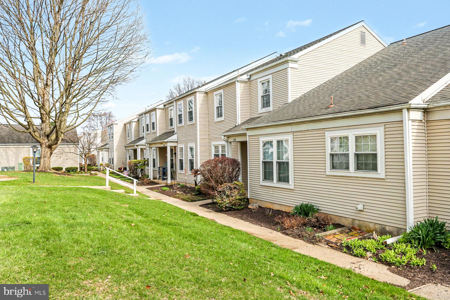 1524 CAMBRIDGE CT U-0209 COURT