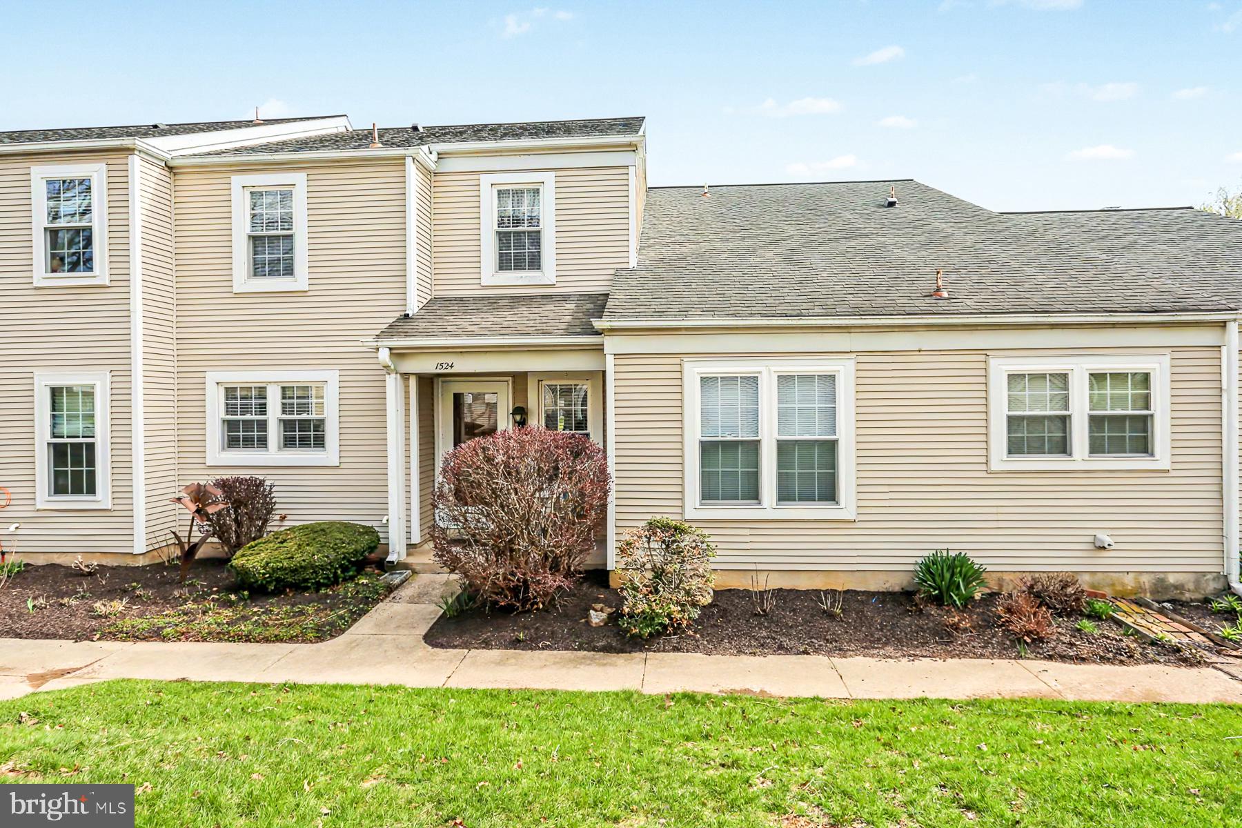 1524 CAMBRIDGE CT U-0209 COURT