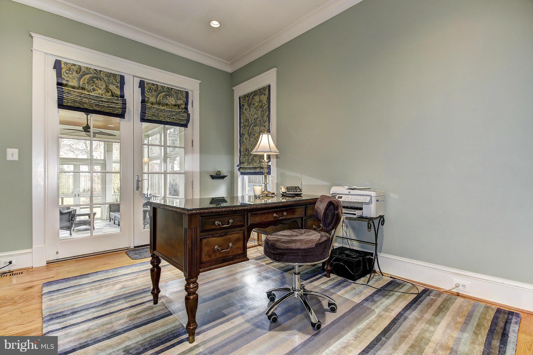 ENGLISH VILLAGE - Residential