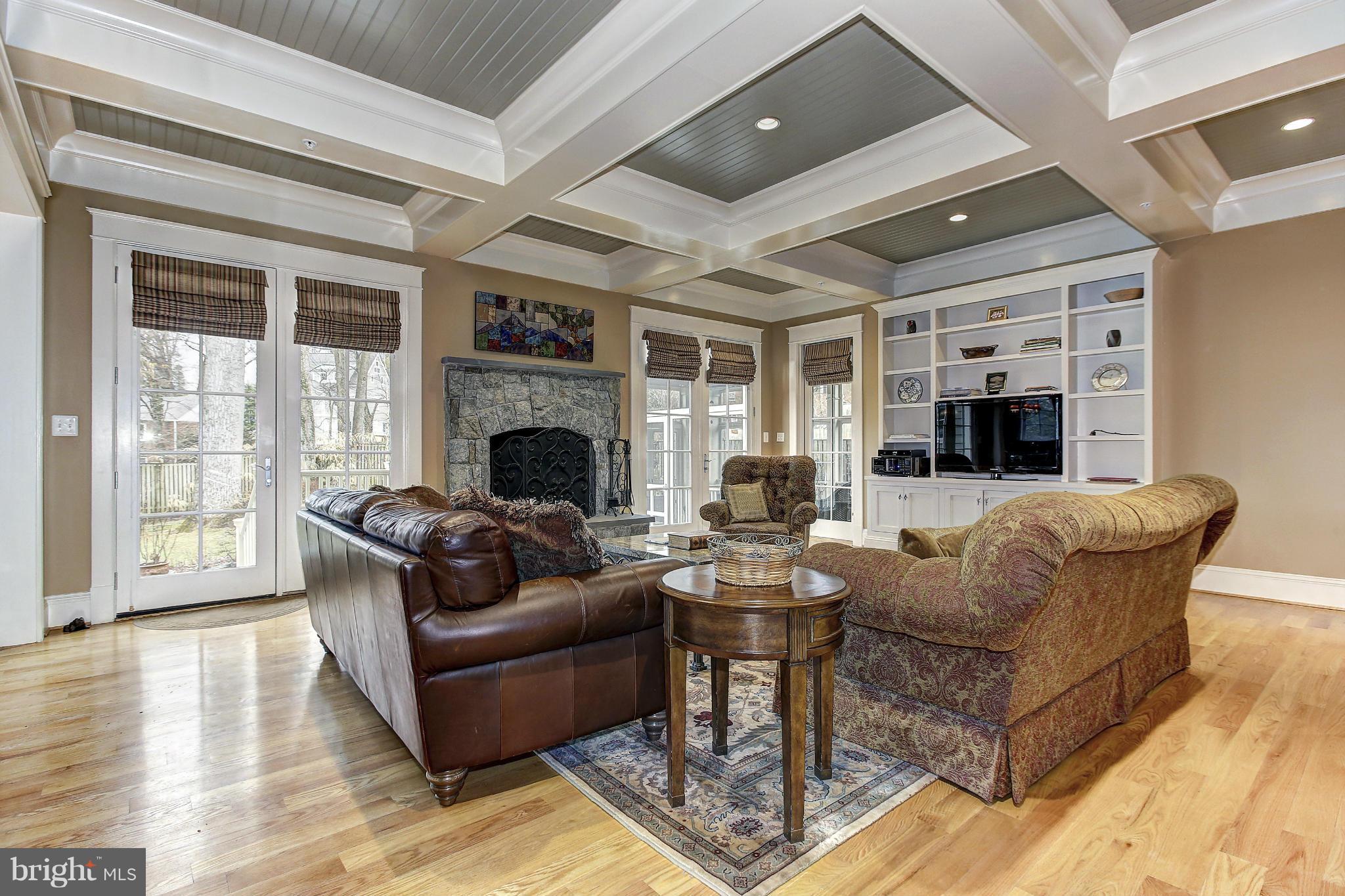 ENGLISH VILLAGE - Residential