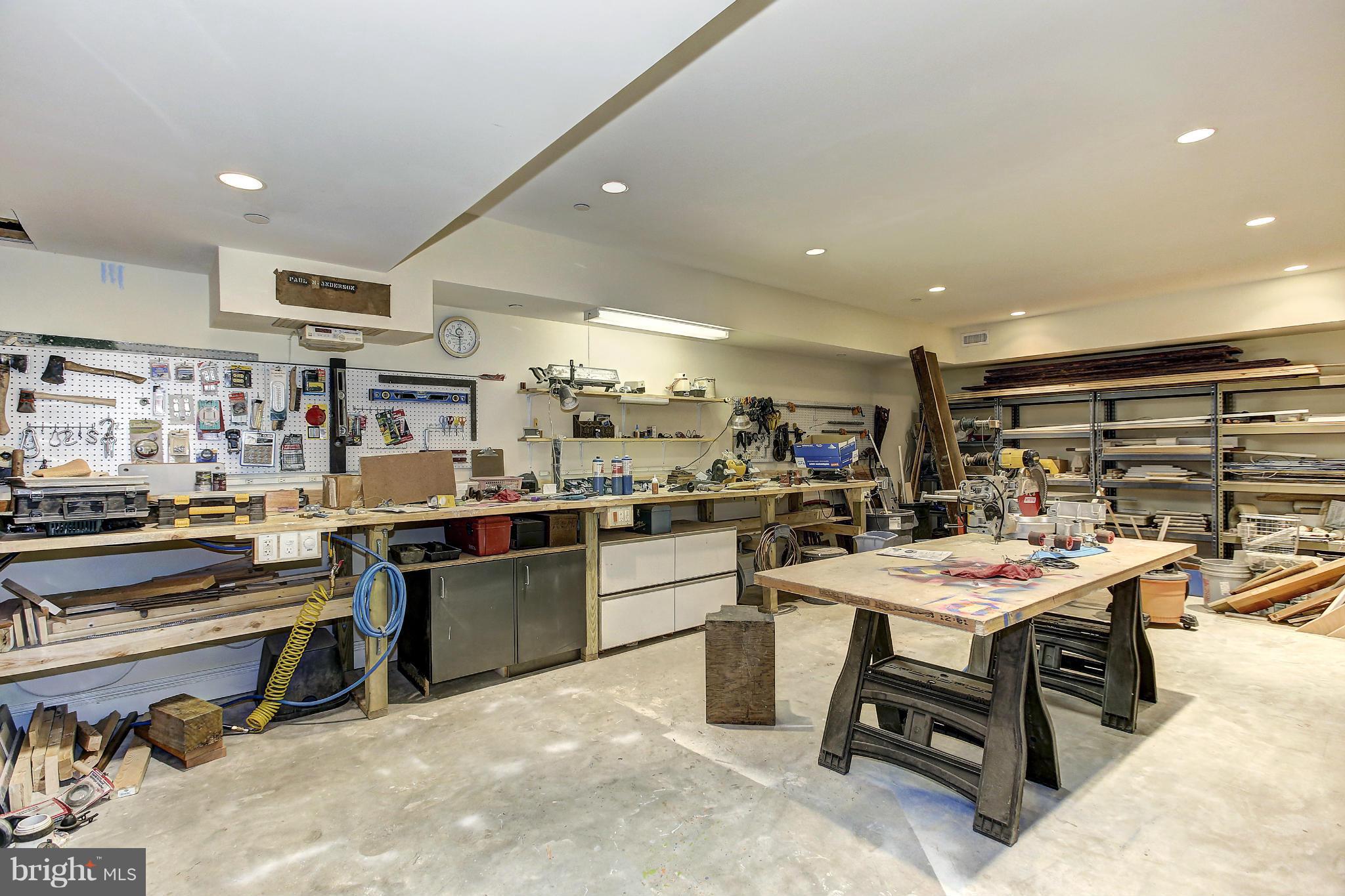 ENGLISH VILLAGE - Residential