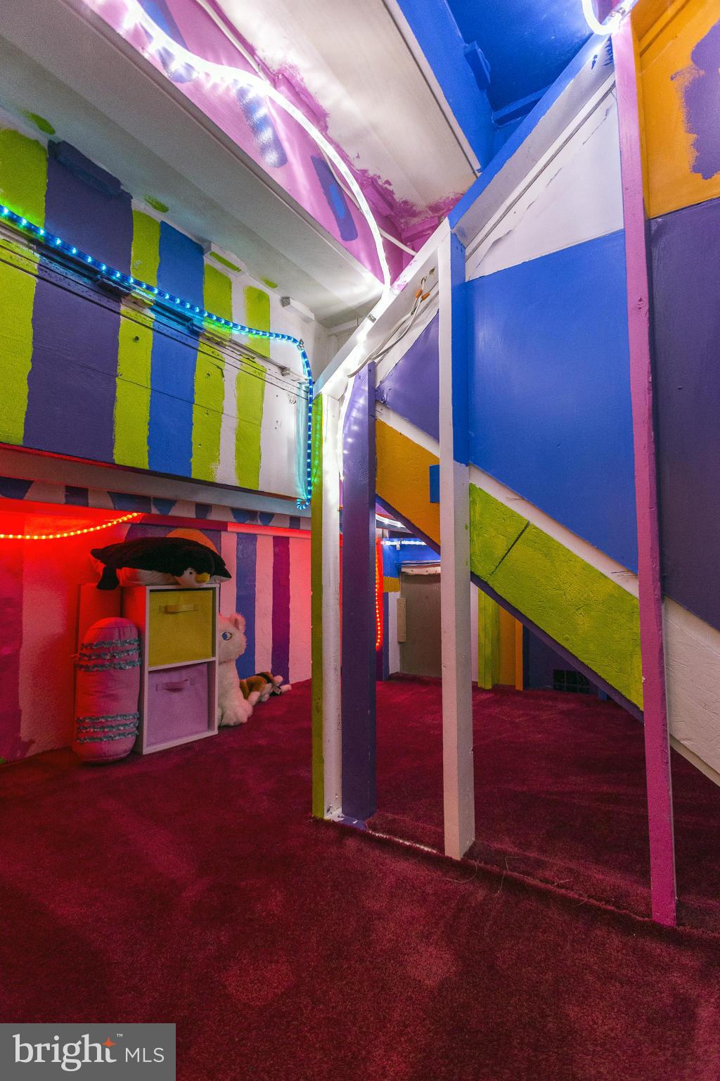 ENGLISH VILLAGE - Residential