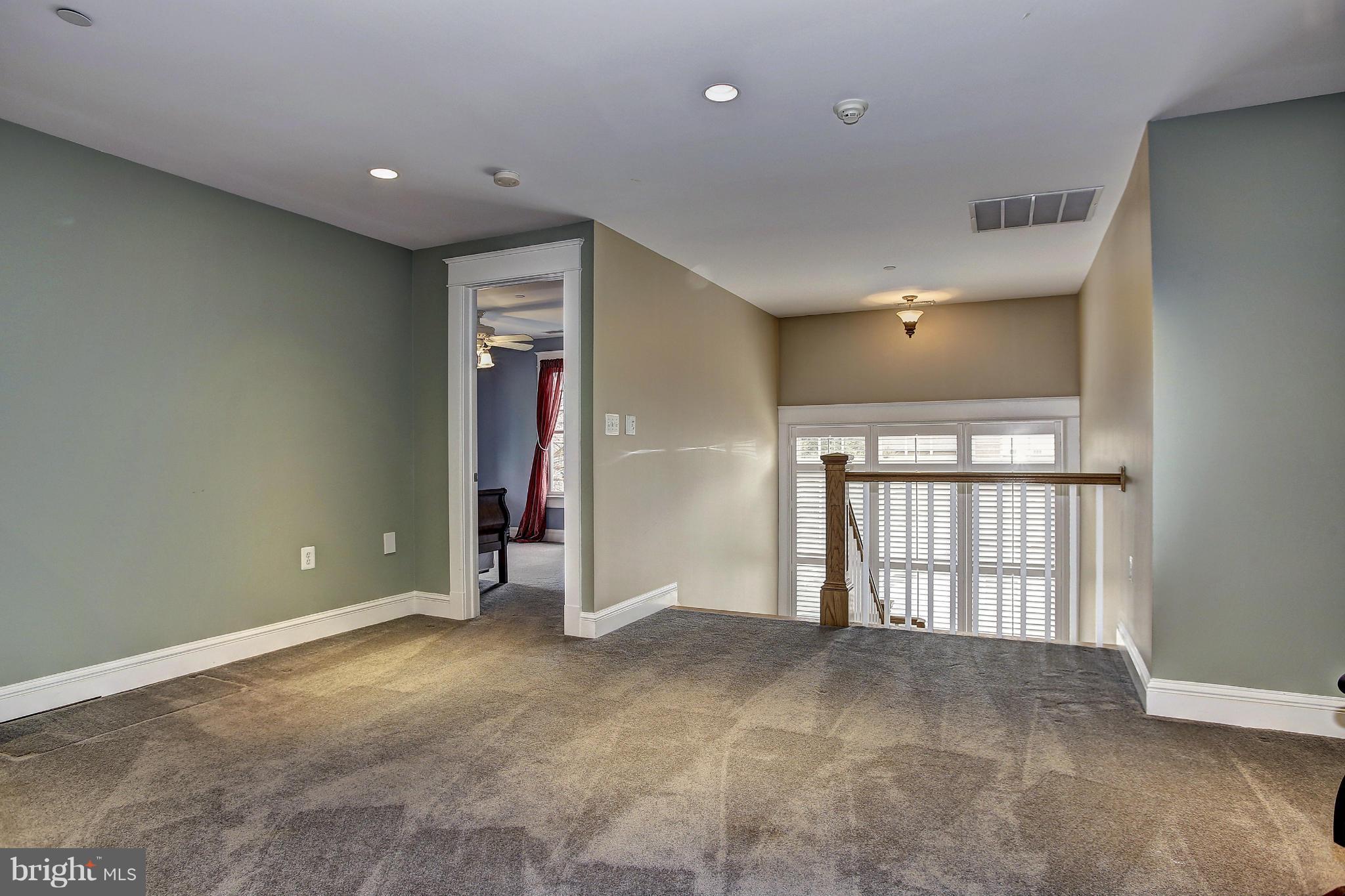 ENGLISH VILLAGE - Residential