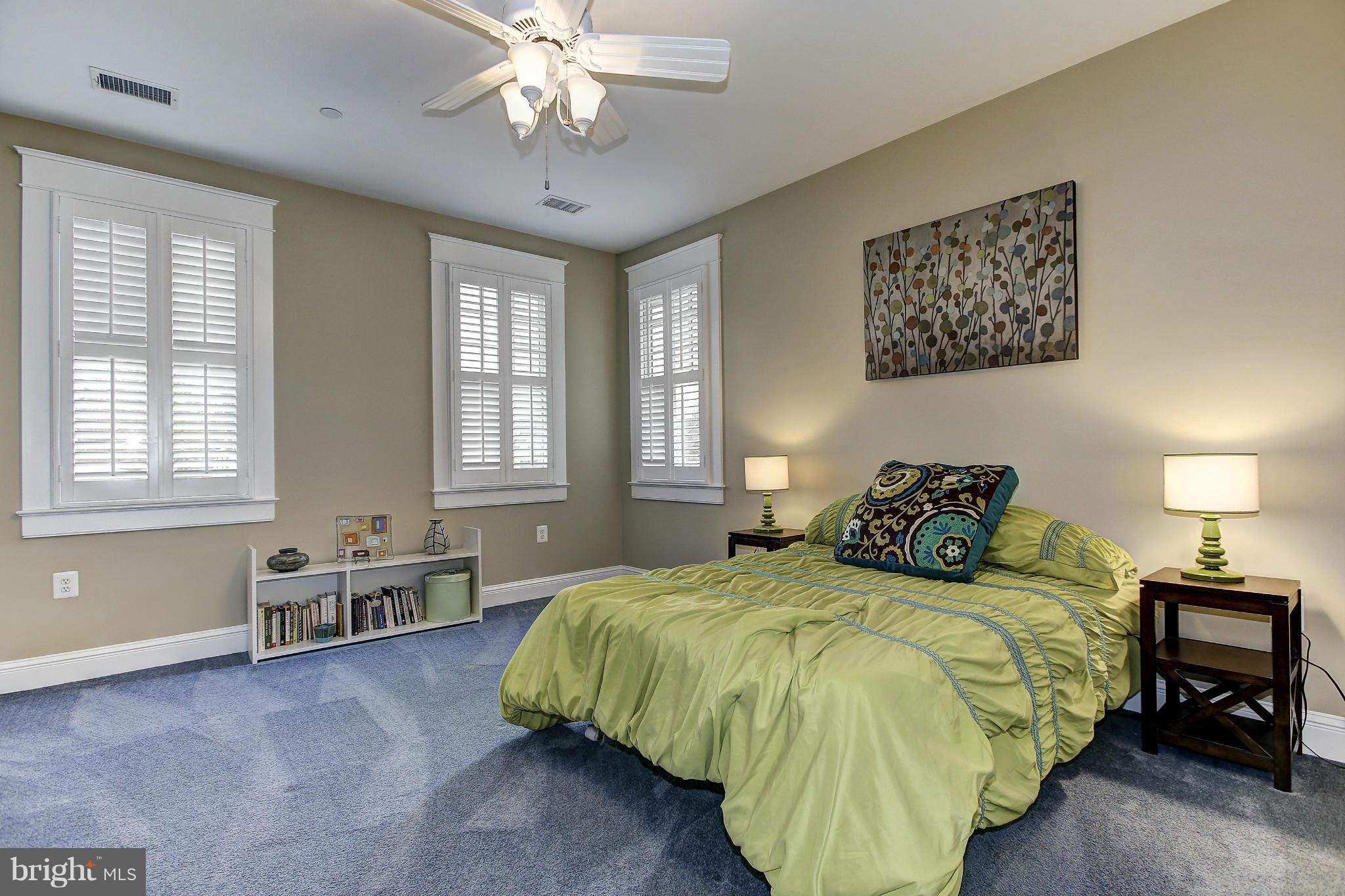 ENGLISH VILLAGE - Residential