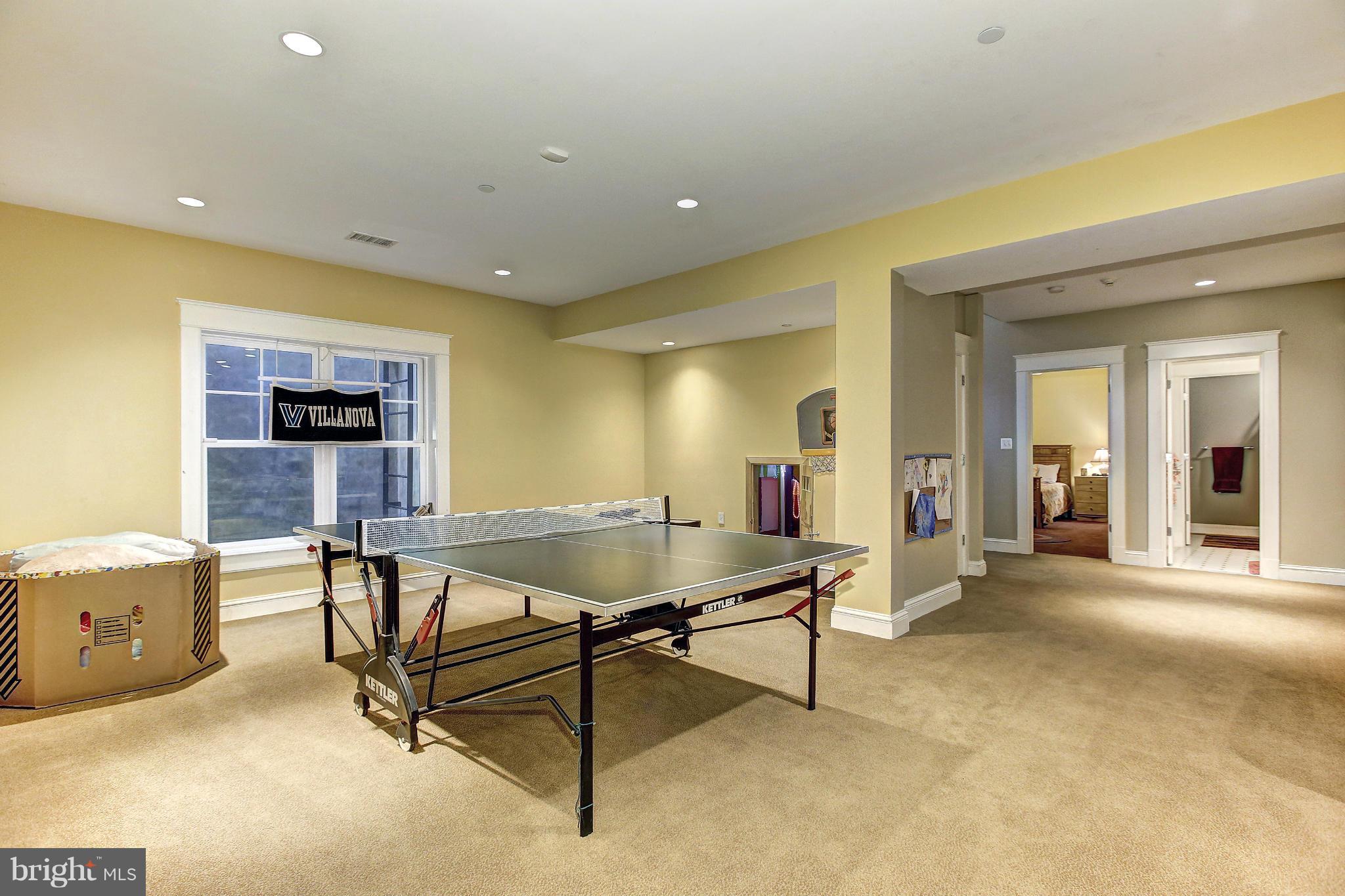 ENGLISH VILLAGE - Residential