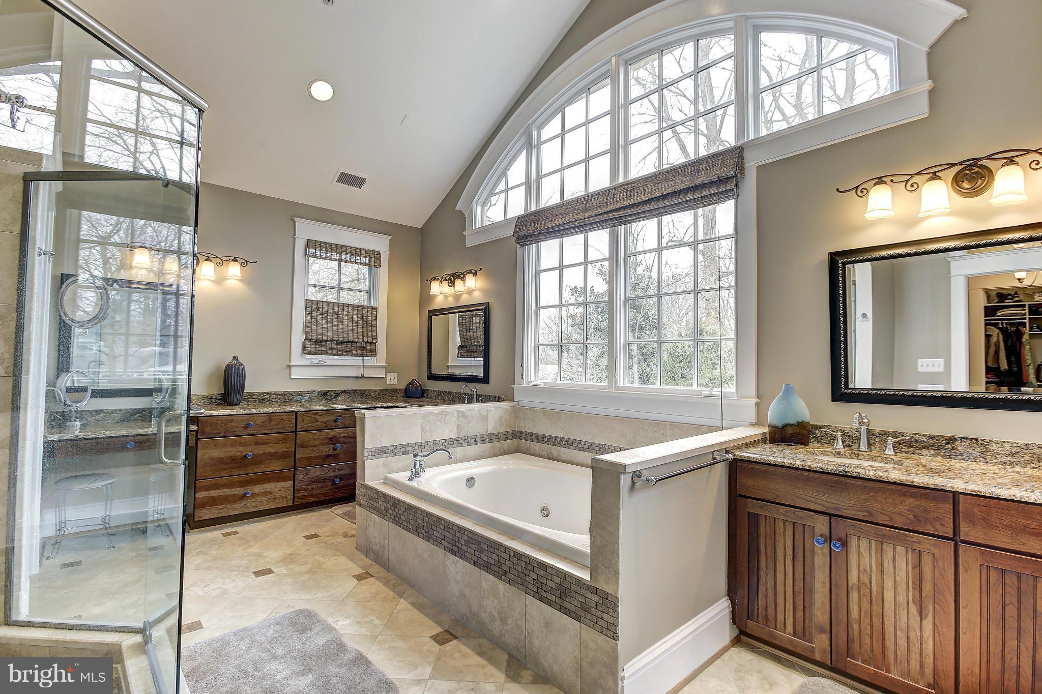 ENGLISH VILLAGE - Residential