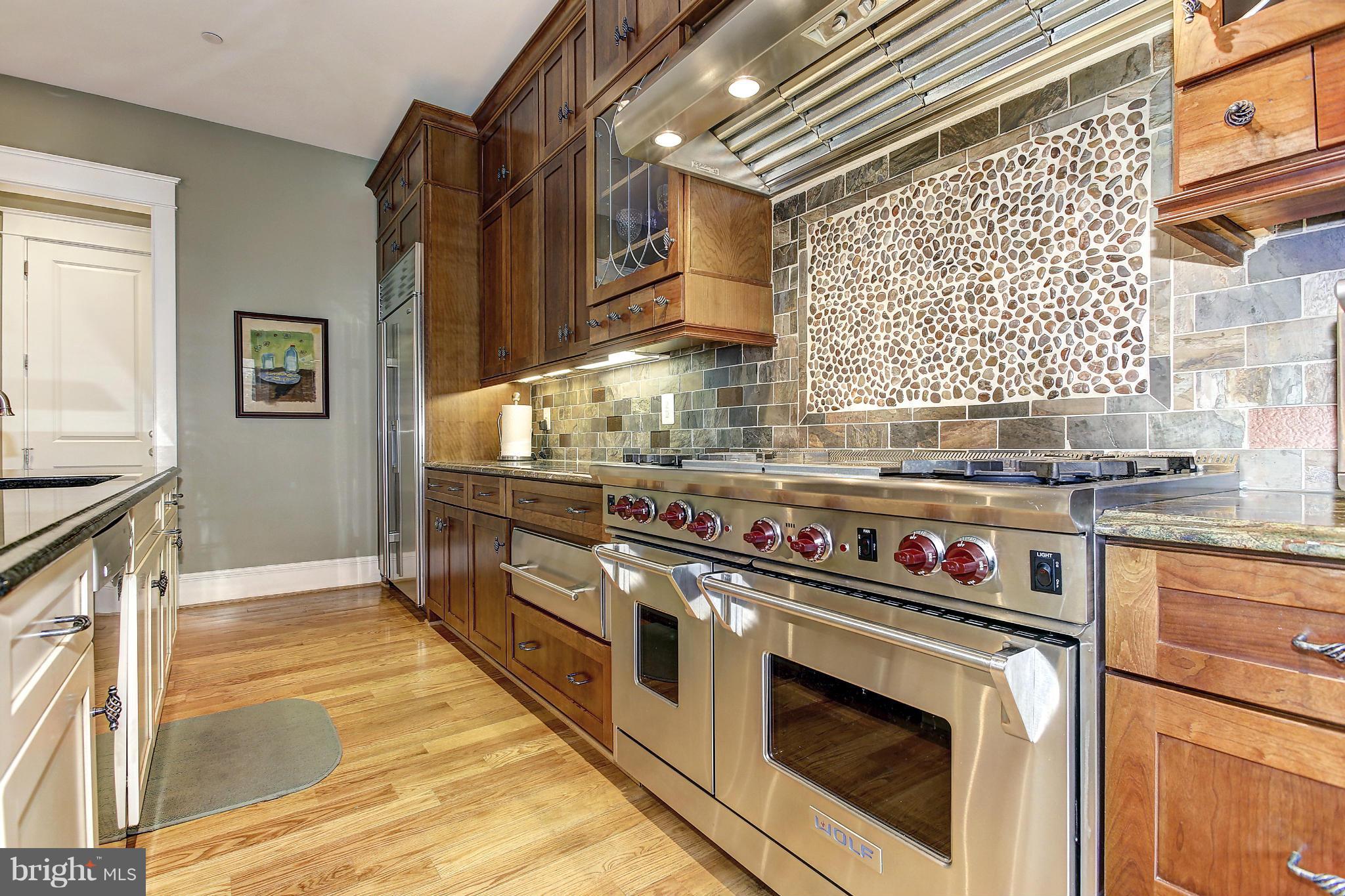 ENGLISH VILLAGE - Residential