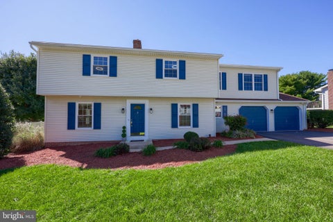 Photo of 1735 Ashland Drive, YORK, PA 17408 (MLS # PAYK2112536)
